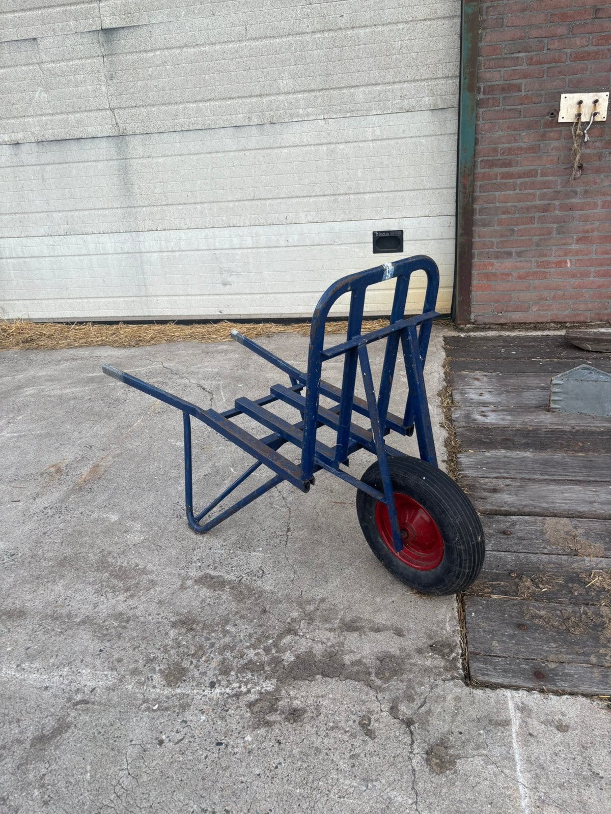 Steenkruiwagen!, Ophalen, Zo goed als nieuw