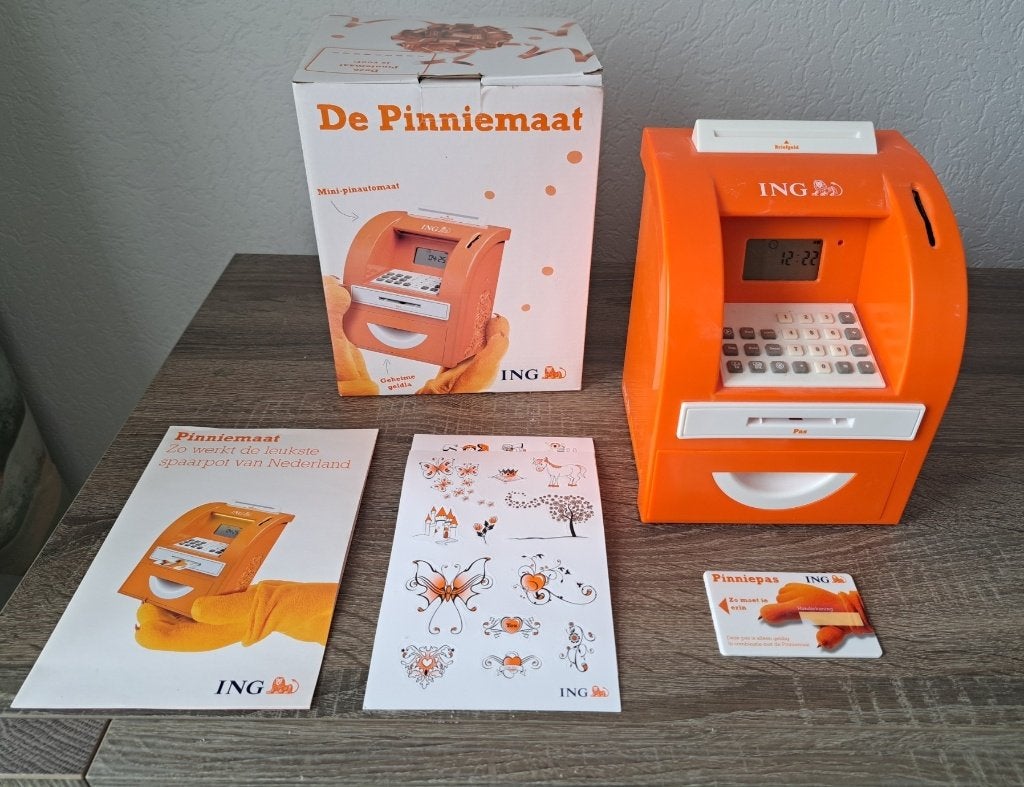 ING Pinniemaat, Verzamelen, Spaarpotten, Nieuw, Overige thema's, Kunststof, Ophalen of Verzenden