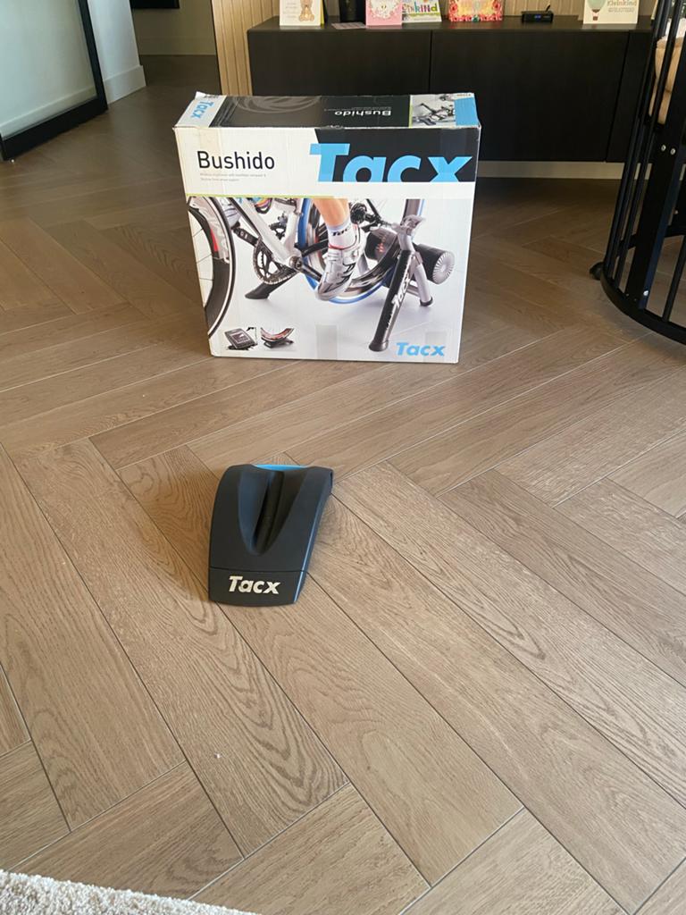 Tacx Bushido Smart T1980 fietstrainer, Fietsen en Brommers, Overige merken, Aluminium, Ophalen of Verzenden, Zo goed als nieuw