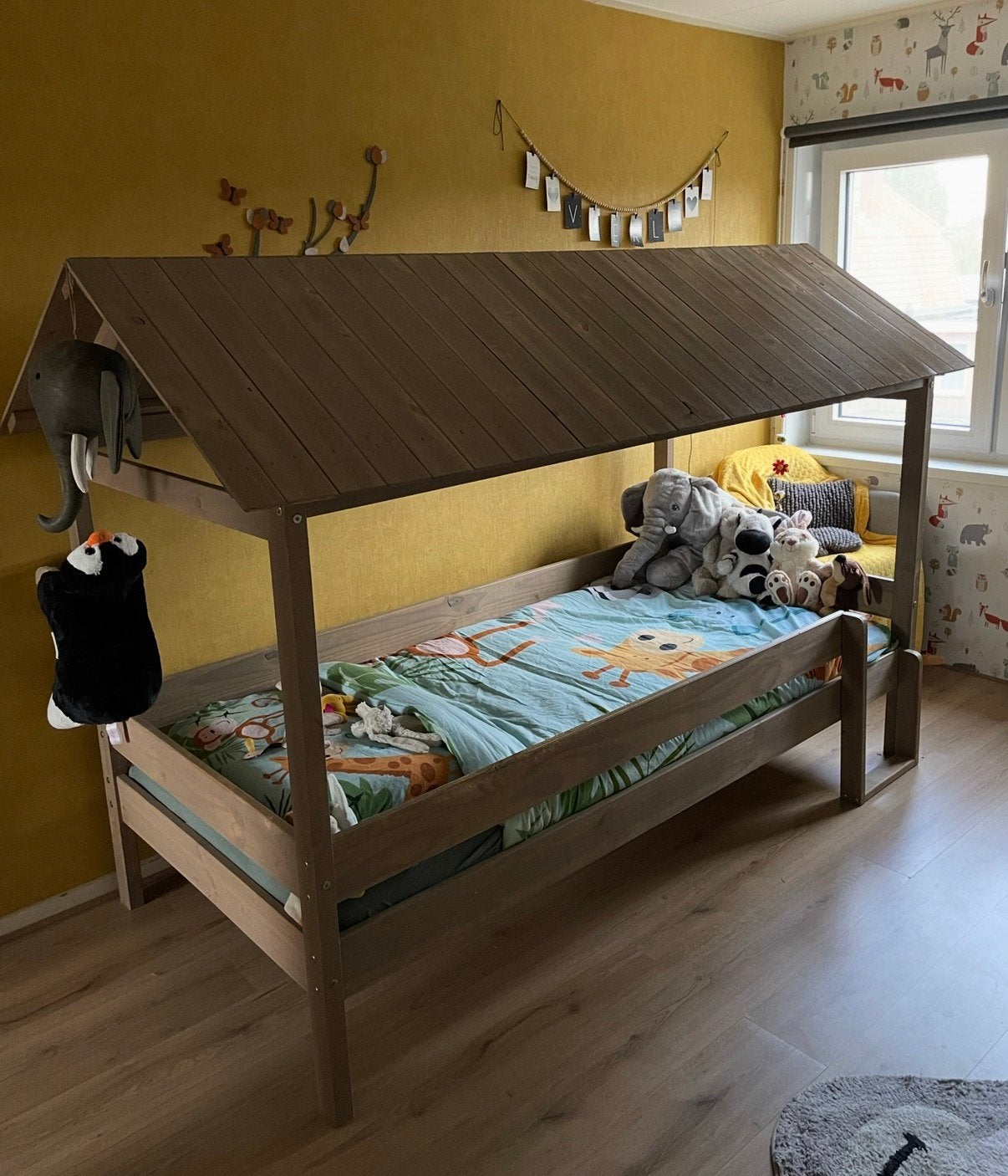 Huisje bed / kinderbed met dak 90x200, Ophalen, Gebruikt, 90 cm, Eenpersoons