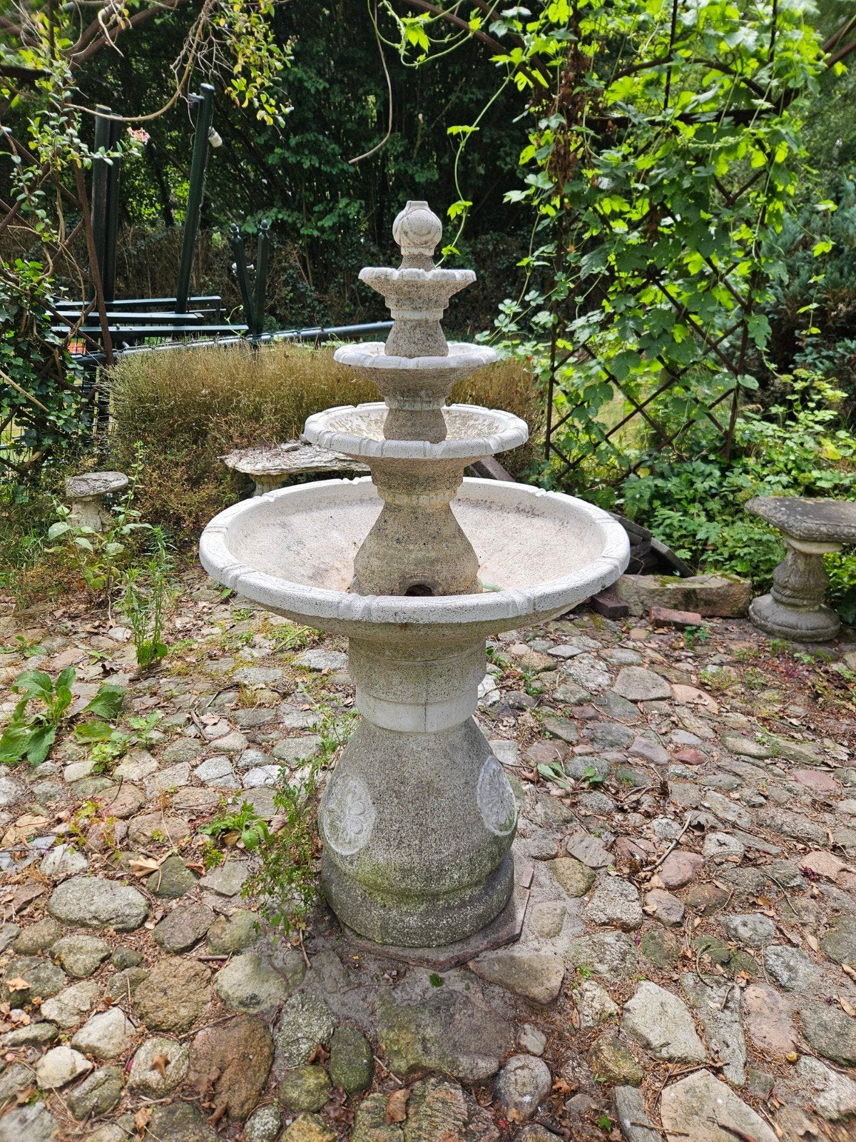 Nette grote klassieke stenen tuinfontein + beschermhoes, Tuin en Terras, Waterpartijen en Fonteinen, Ophalen, Zo goed als nieuw