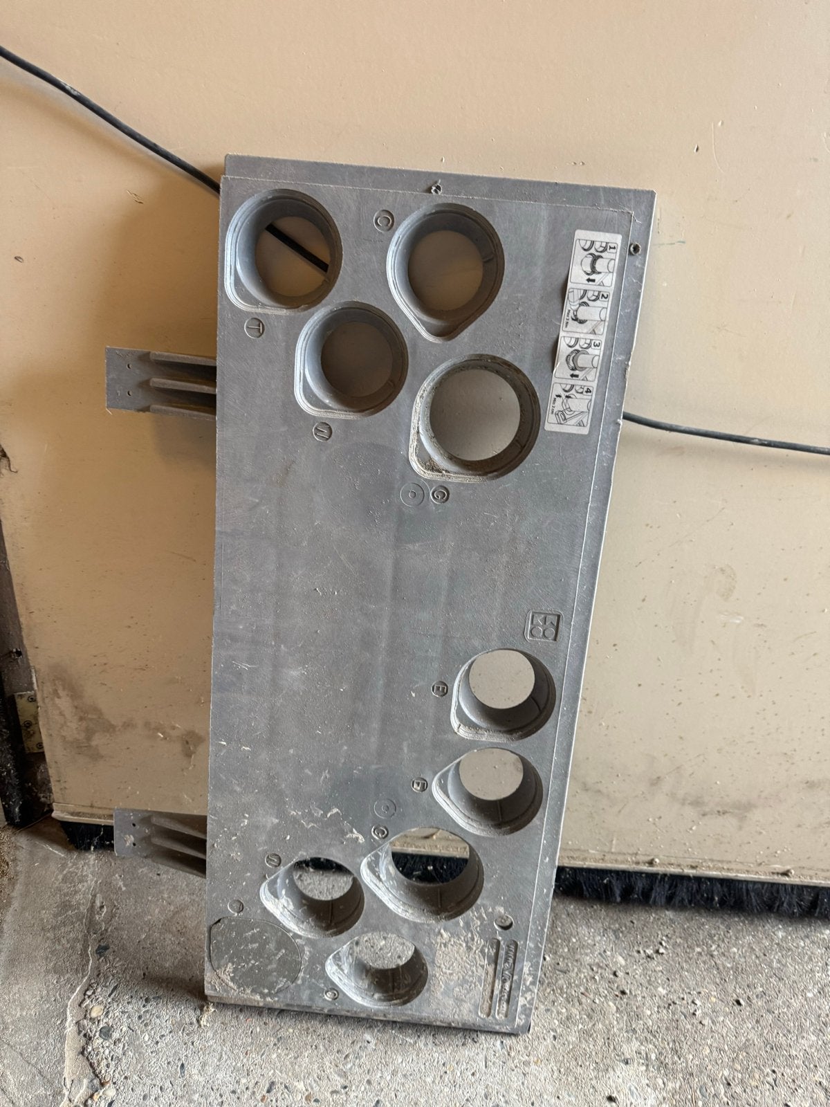 Meterkast plaat - Diverse gaten voor installatie, Doe-het-zelf en Verbouw, Ophalen, Gebruikt, Overige typen