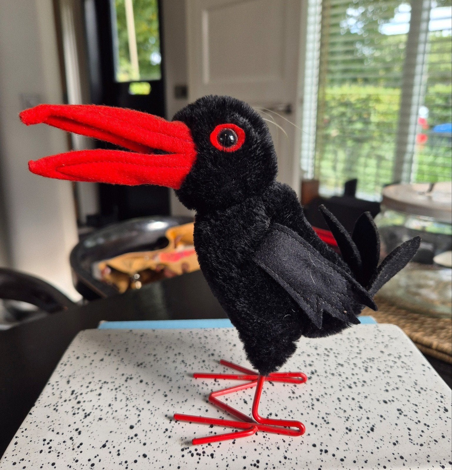 Steiff Raaf Hucky - 17 cm - Zwart met rood met knop, Ophalen of Verzenden