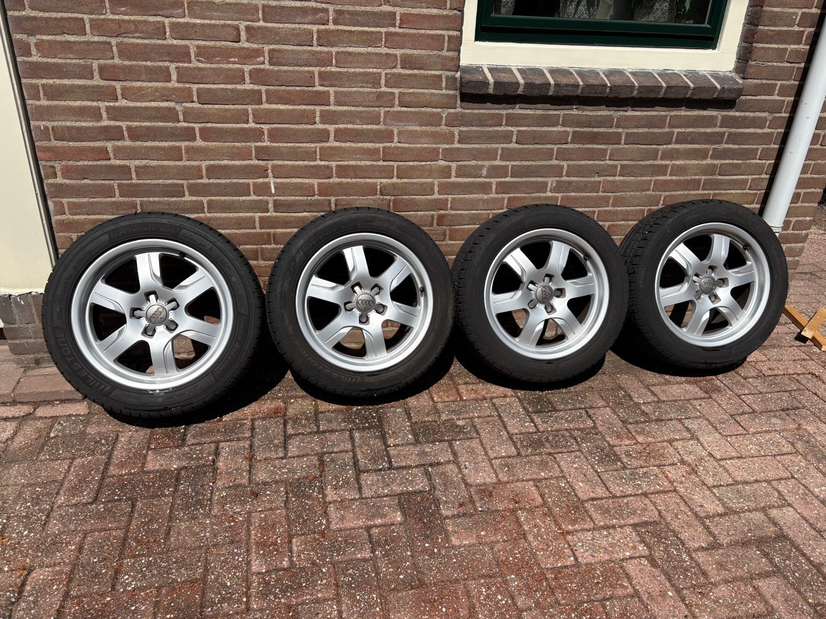 Foto 13 van Wielsets Lexus NX, RX en Audi A3, A4 velgen met banden
