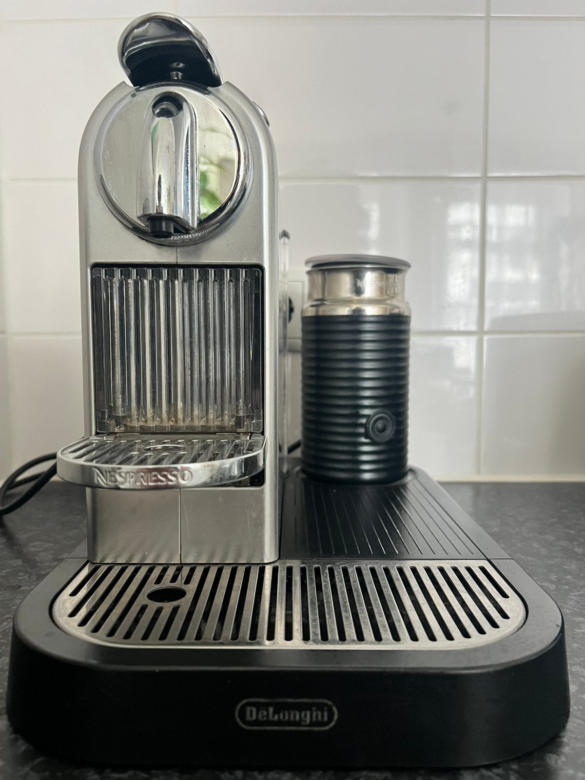 DeLonghi x Nespresso coffee machine with milk frother, Witgoed en Apparatuur, Koffiezetapparaten, Ophalen of Verzenden, Gebruikt