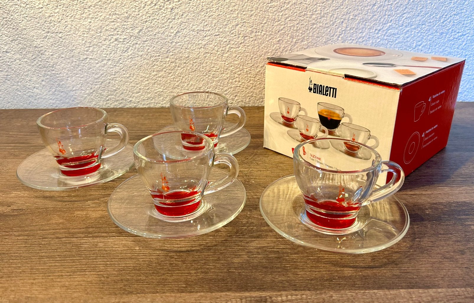 Bialetti Espresso 4x Kop & Schotel Rood - Nieuw, Nieuw, Ophalen of Verzenden, Glas, Overige stijlen