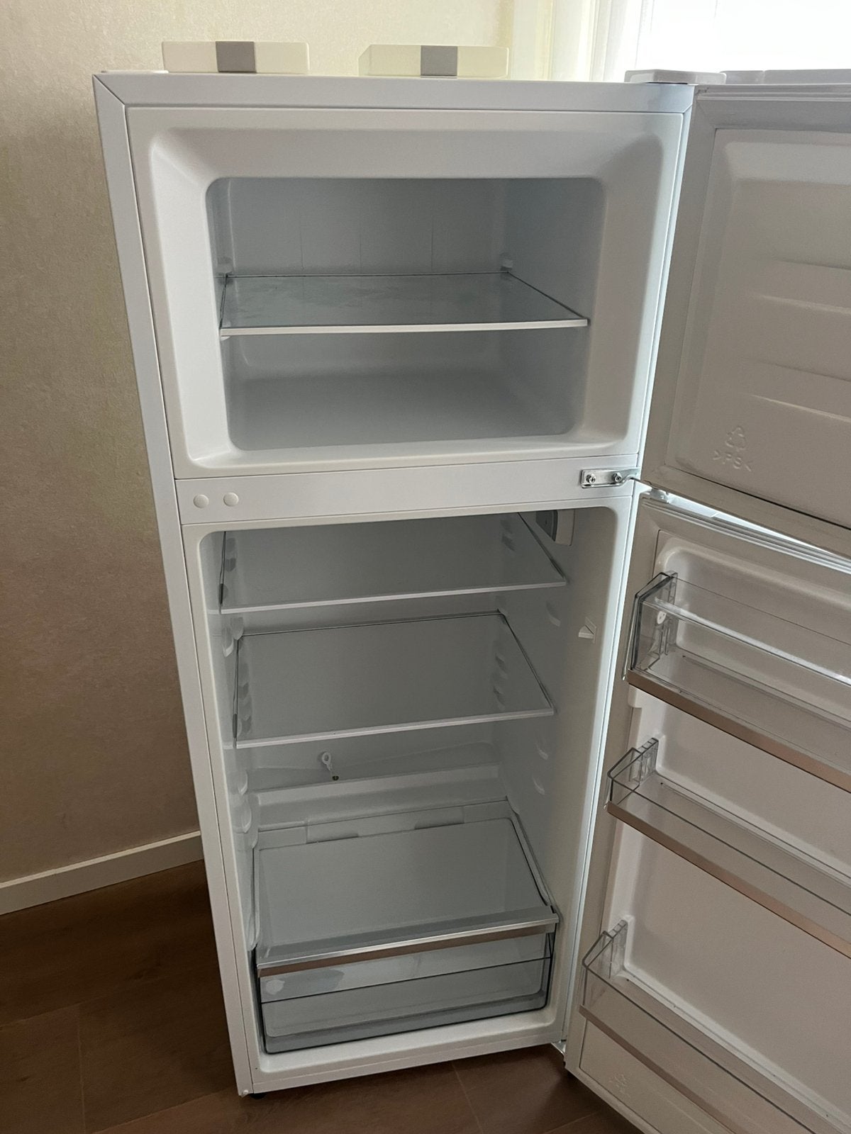 AEG compacte compressor koelkast AEG RDB424E1AW, Ophalen, Zo goed als nieuw, Minder dan 60 cm
