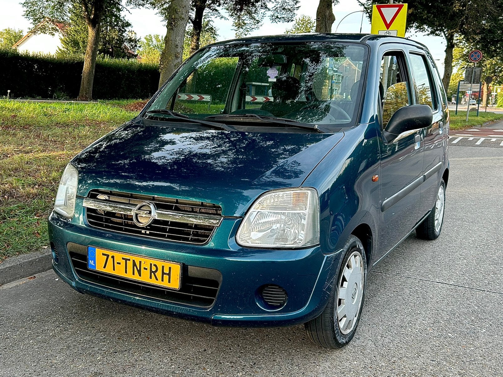 Opel Agila 1.2-16V / StuurBkr / 5-Drs /, Auto's, Voorwielaandrijving, Stof, 40 €/maand, Zwart