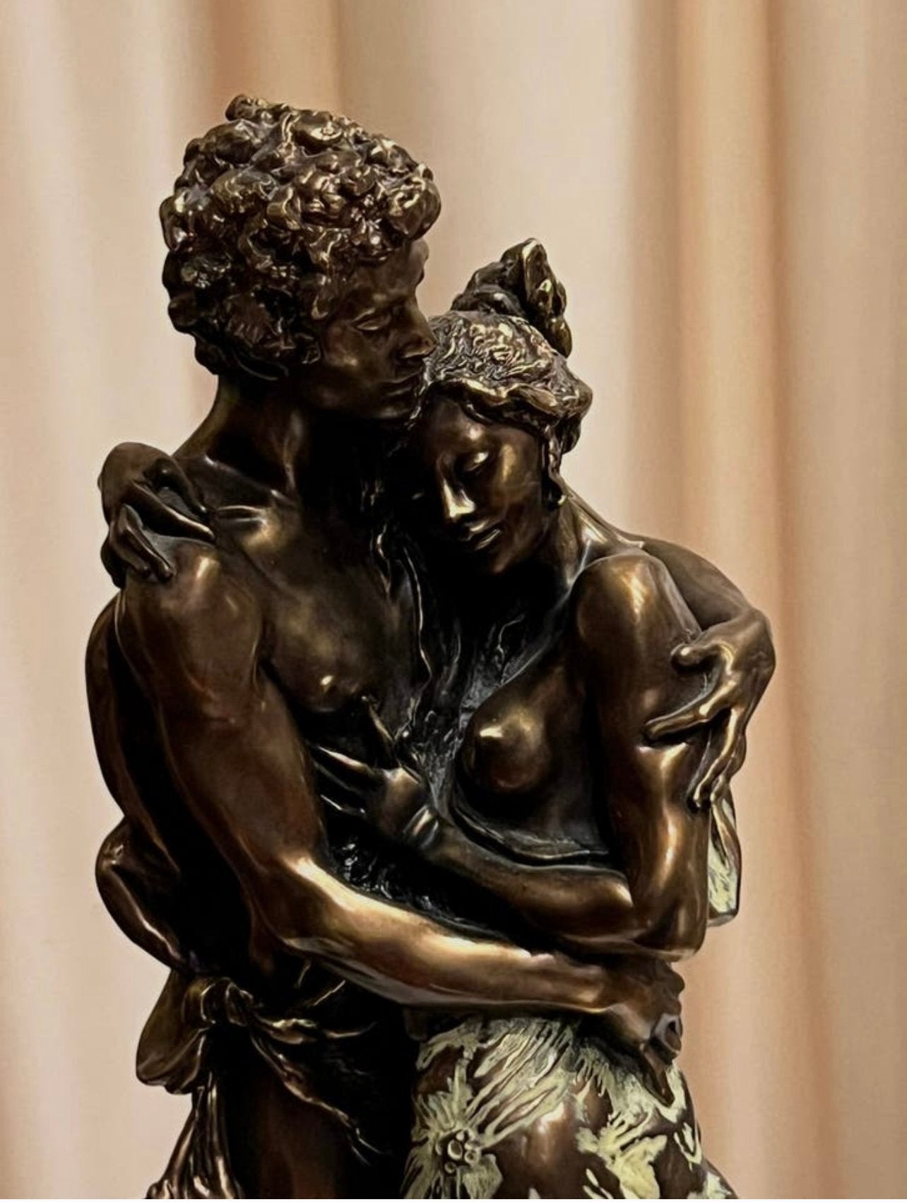 Bronzen beeld op marmeren voet, Ophalen