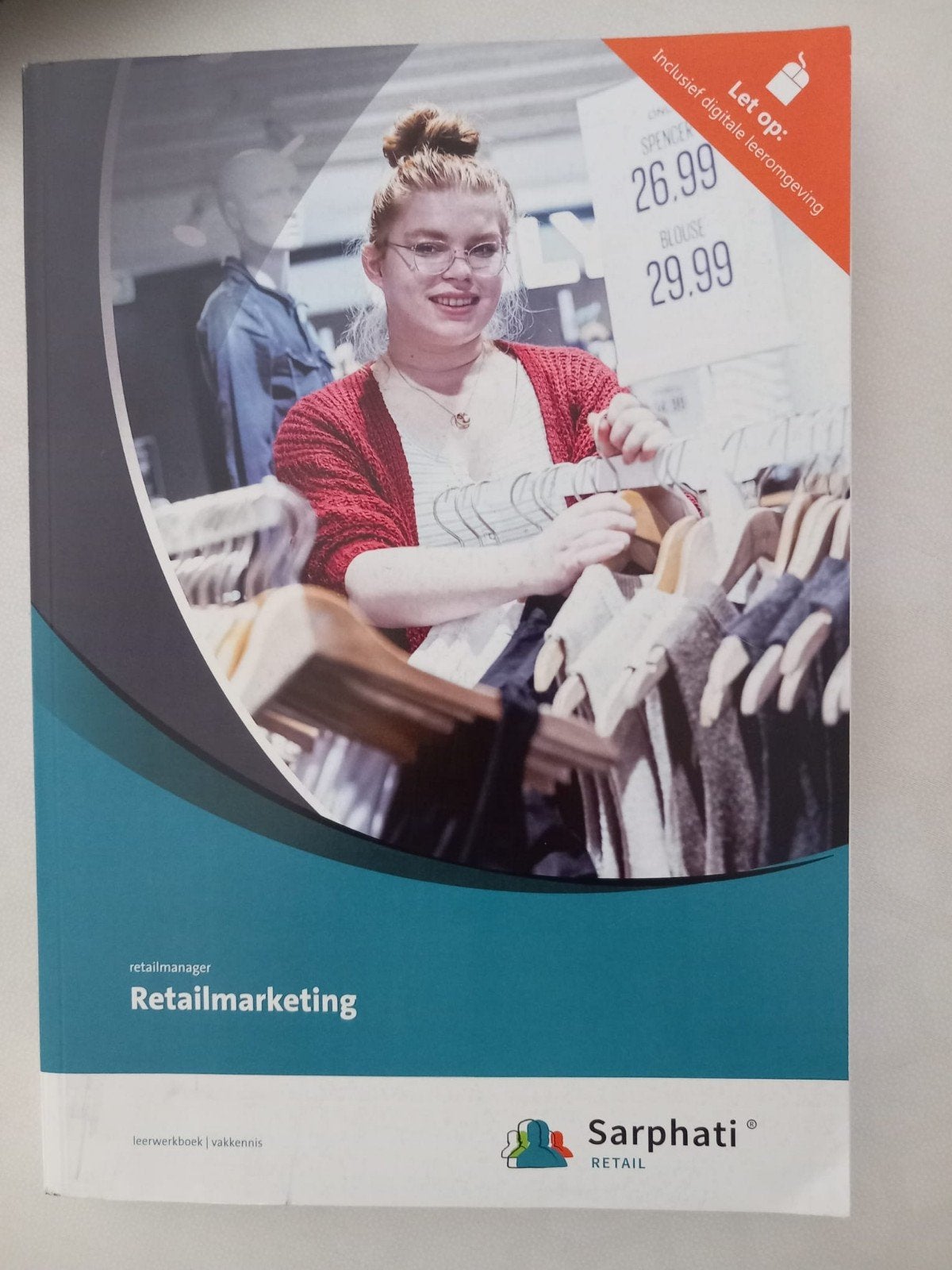 Retailmarketing Leerwerkboek - Sarphati Retail niveau 4, Ophalen of Verzenden, Zo goed als nieuw, MBO, Joyce Dost
