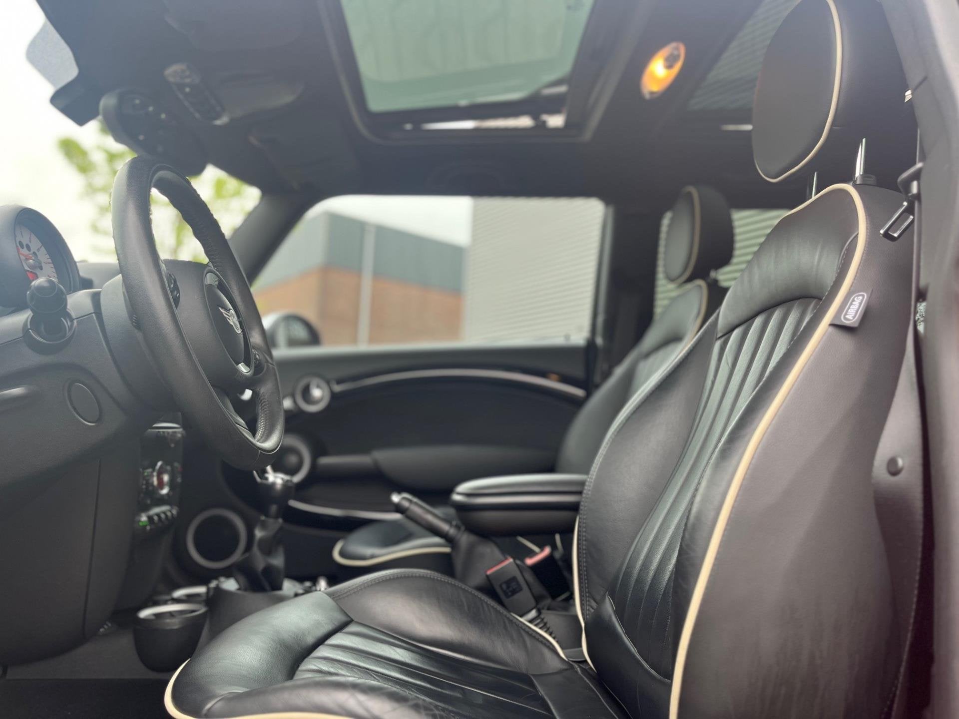 Mini 1.6 Cooper S Westminster *APK 04-2027* NL-AUTO+NAP+PANO, Voorwielaandrijving, Euro 5, Gebruikt, Zwart