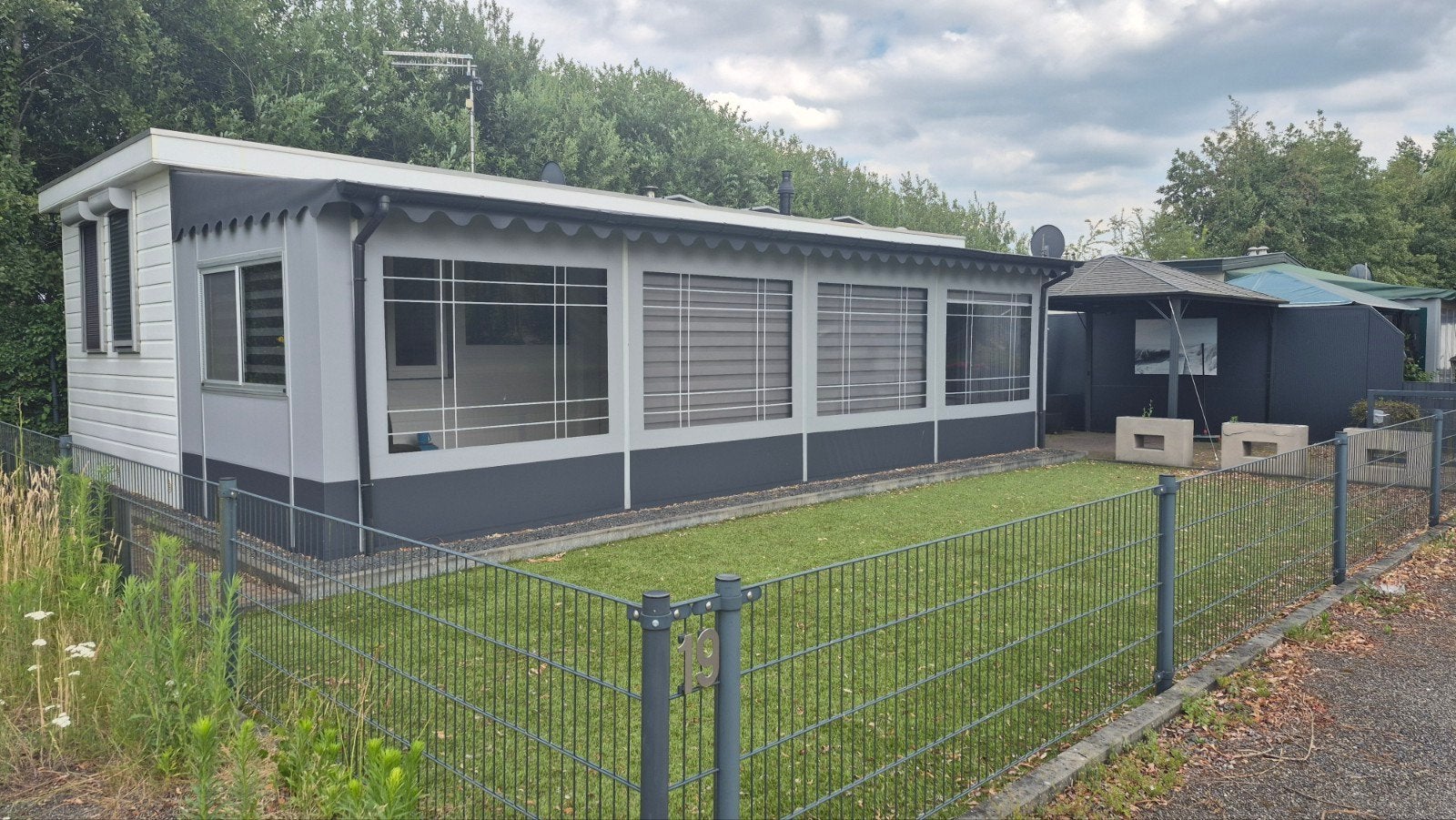 Chalet met tournasol voortent, instapklaar,  overcompleet, Tot en met 4