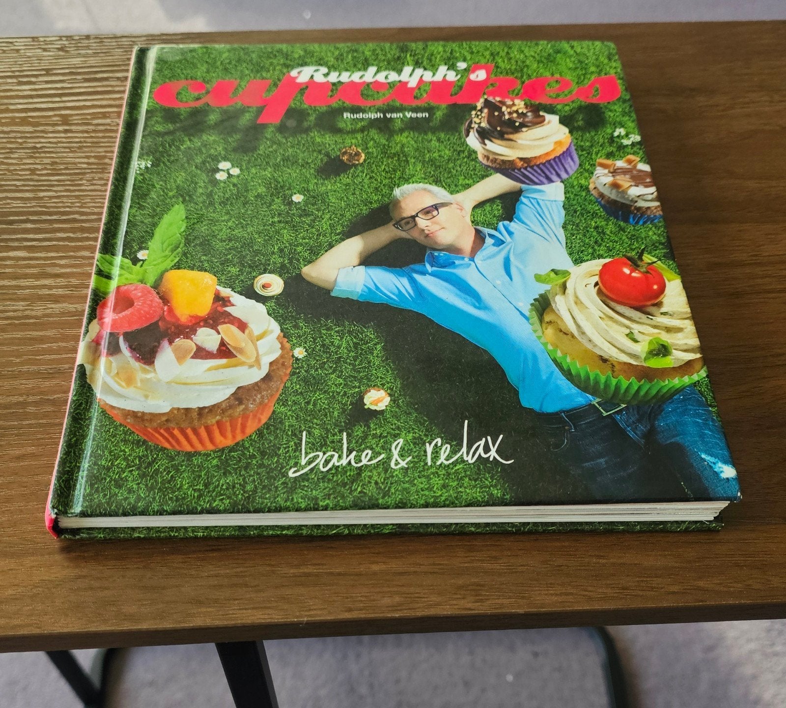 Rudolph's Cupcakes: Bake & Relax - Bakboek van Rudolph v. Ve, Boeken, Kookboeken, Ophalen of Verzenden, Zo goed als nieuw, Rudolph van Veen