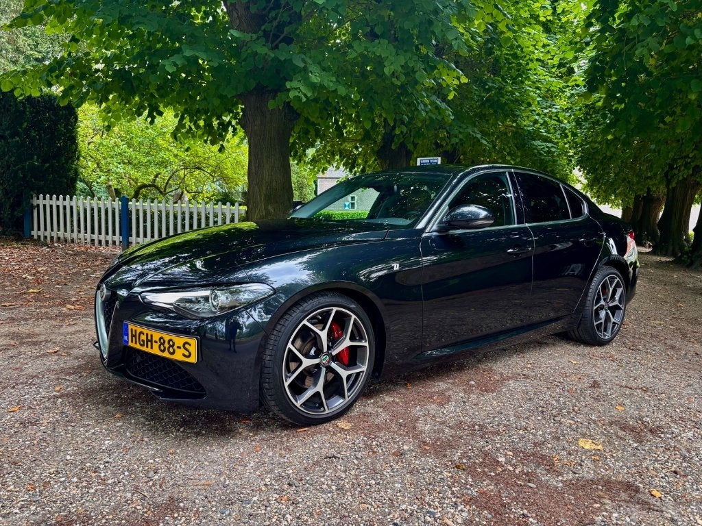 Alfa Romeo Giulia Ti 2.0 Turbo 280pk Aut 2021 Zwart, Automaat, 745 kg, 1995 cc, 4 cilinders