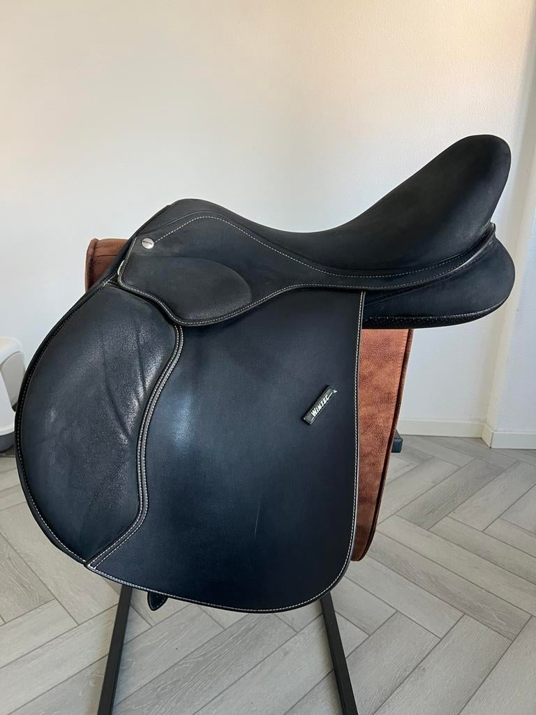 Wintec springzadel 17,5 inch, Dieren en Toebehoren, Paarden en Pony's | Zadels, Ophalen, Zo goed als nieuw, Springen