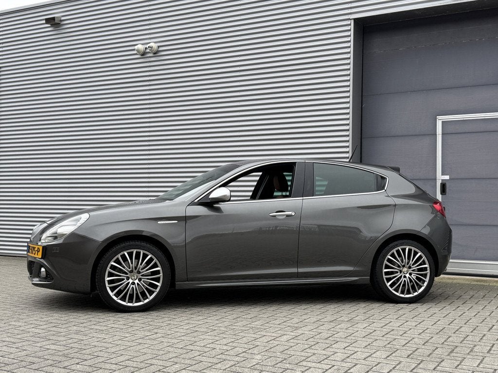 Alfa Romeo Giulietta 1.4 T Exclusive I Aut. I Leder I Navi I, Auto's, Alfa Romeo, Euro 6, 4 cilinders, Zilver of Grijs, 500 kg