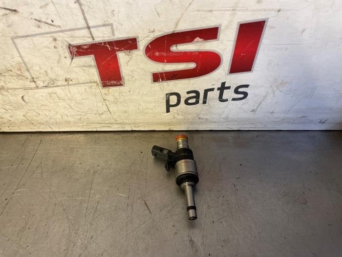 Injector (benzine injectie) van een Audi RS3, Gebruikt, -, -, -