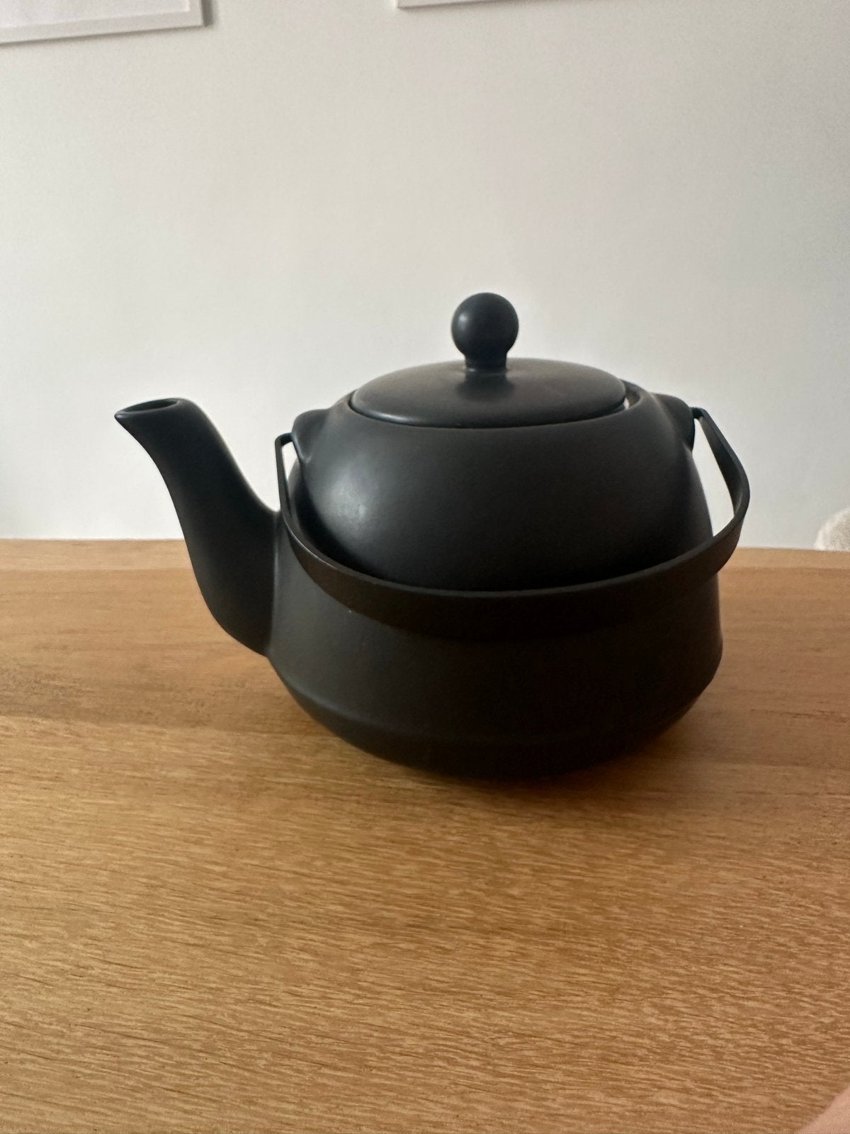 Zwarte theepot met theezeefje - Xenos, Zo goed als nieuw, Zwart, Steen/keramiek, Overige merken