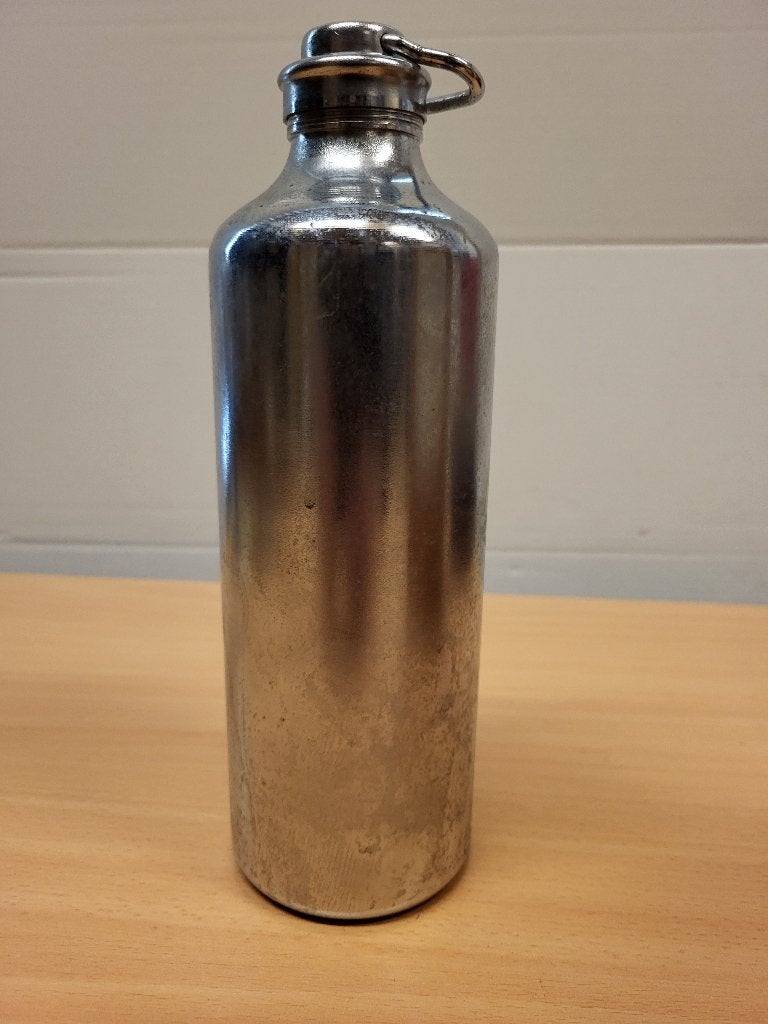 Kruik.           Maat: rond 8 cm met een hoogte van 25 cm., Ophalen of Verzenden, Gebruikt, Overige typen