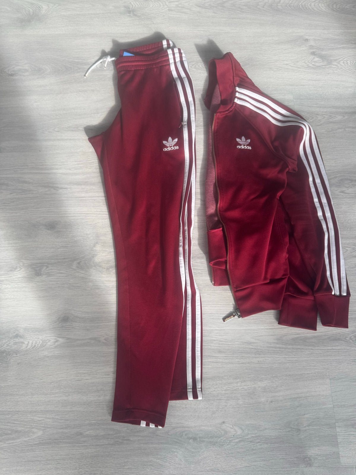 Adidas trainingspak bordeauxrood - Maat S, Ophalen of Verzenden, Maat 36 (S), Rood, Fitness of Aerobics
