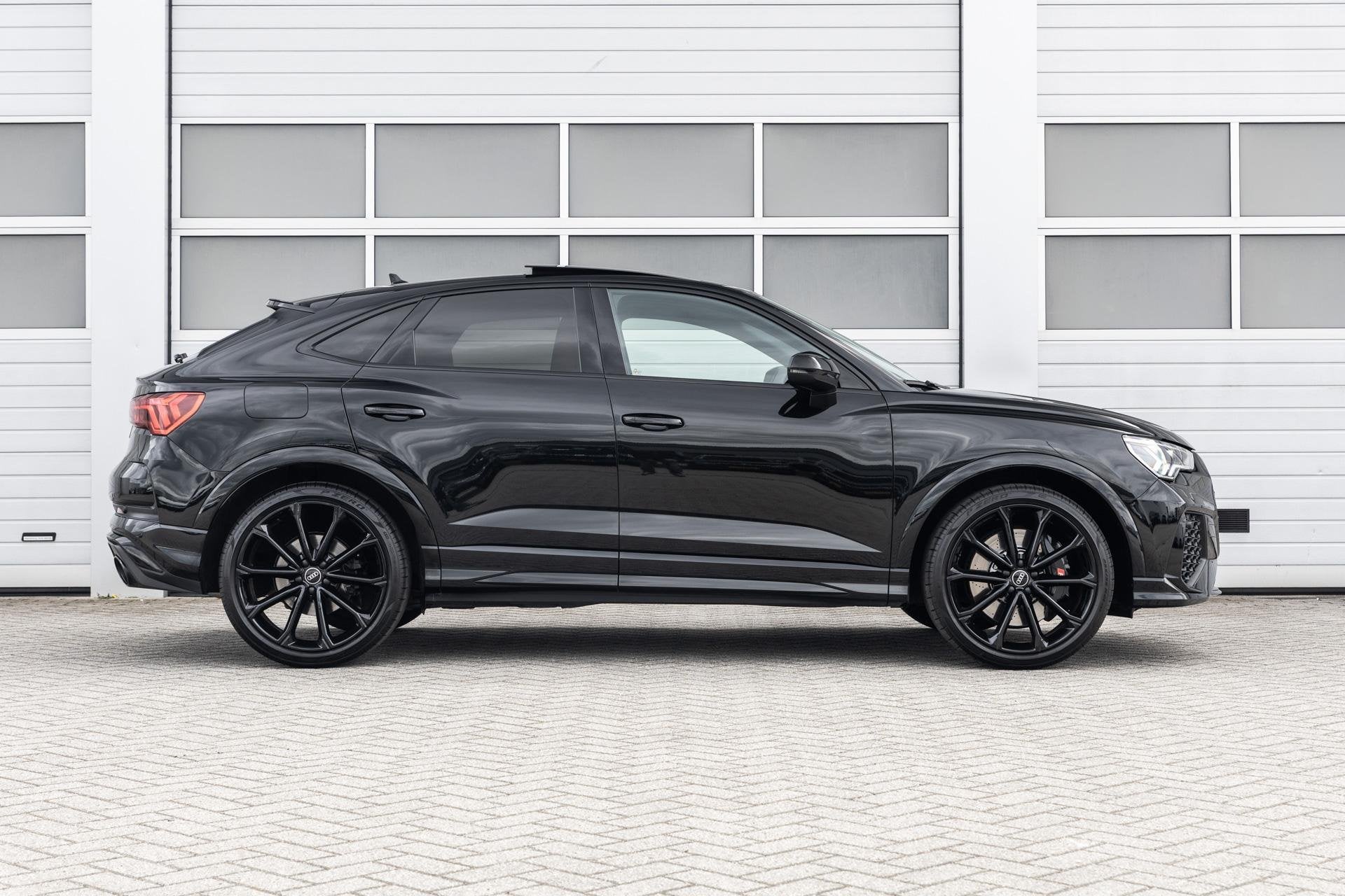 Audi RS Q3 Sportback 2.5 TFSI 400pk quattro | Panoramadak |, Auto's, Automaat, Gebruikt, 1675 kg, Zwart
