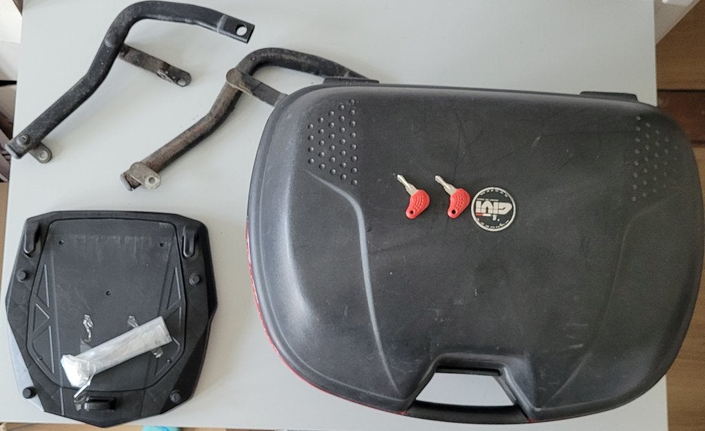 Givi topkoffer met montageplaat en beugels yamaha diversion, Ophalen, Gebruikt