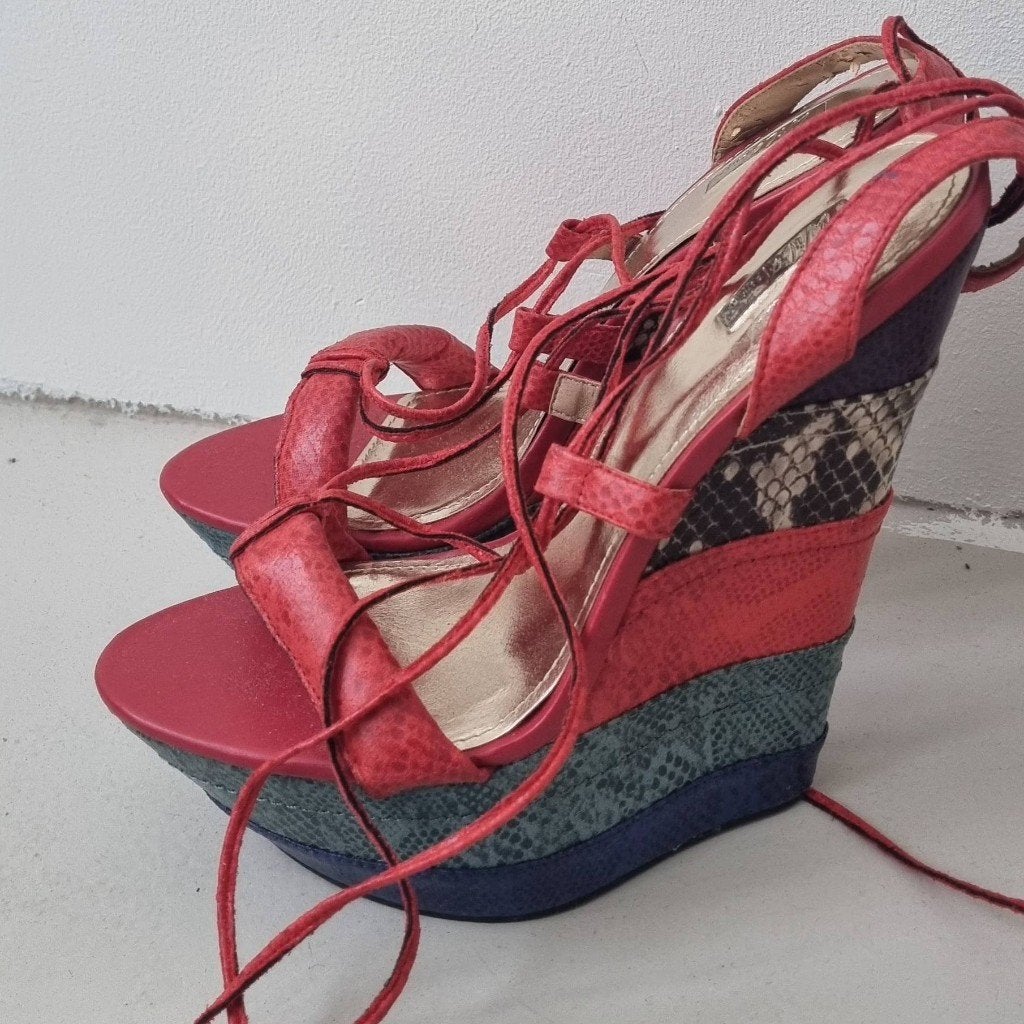 Pumps, Ophalen of Verzenden, Nieuw, Rood