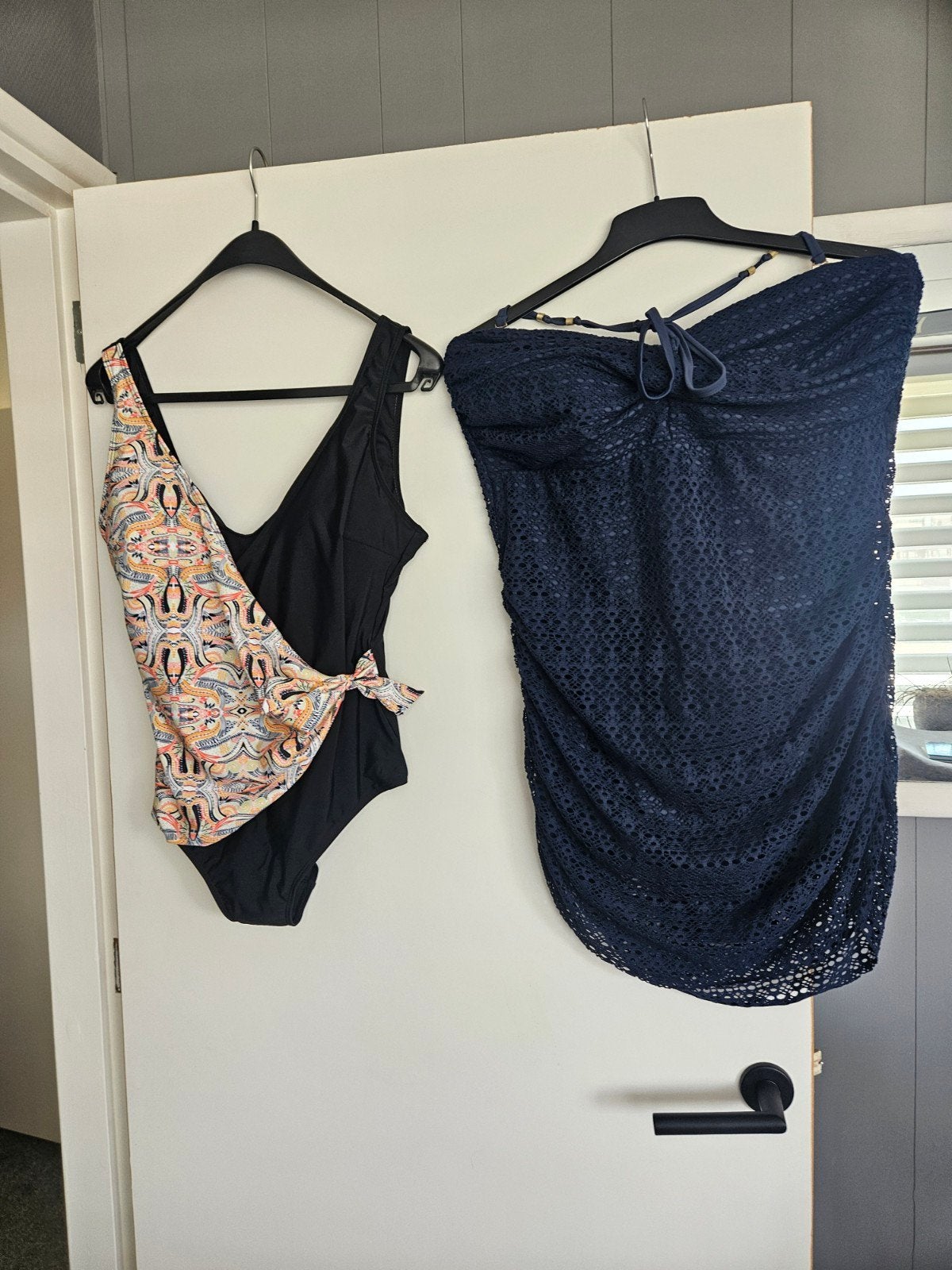 2x Badpakken - Zwart met print & Donkerblauw kant, Zwart, Badpak, Ophalen of Verzenden, Zo goed als nieuw