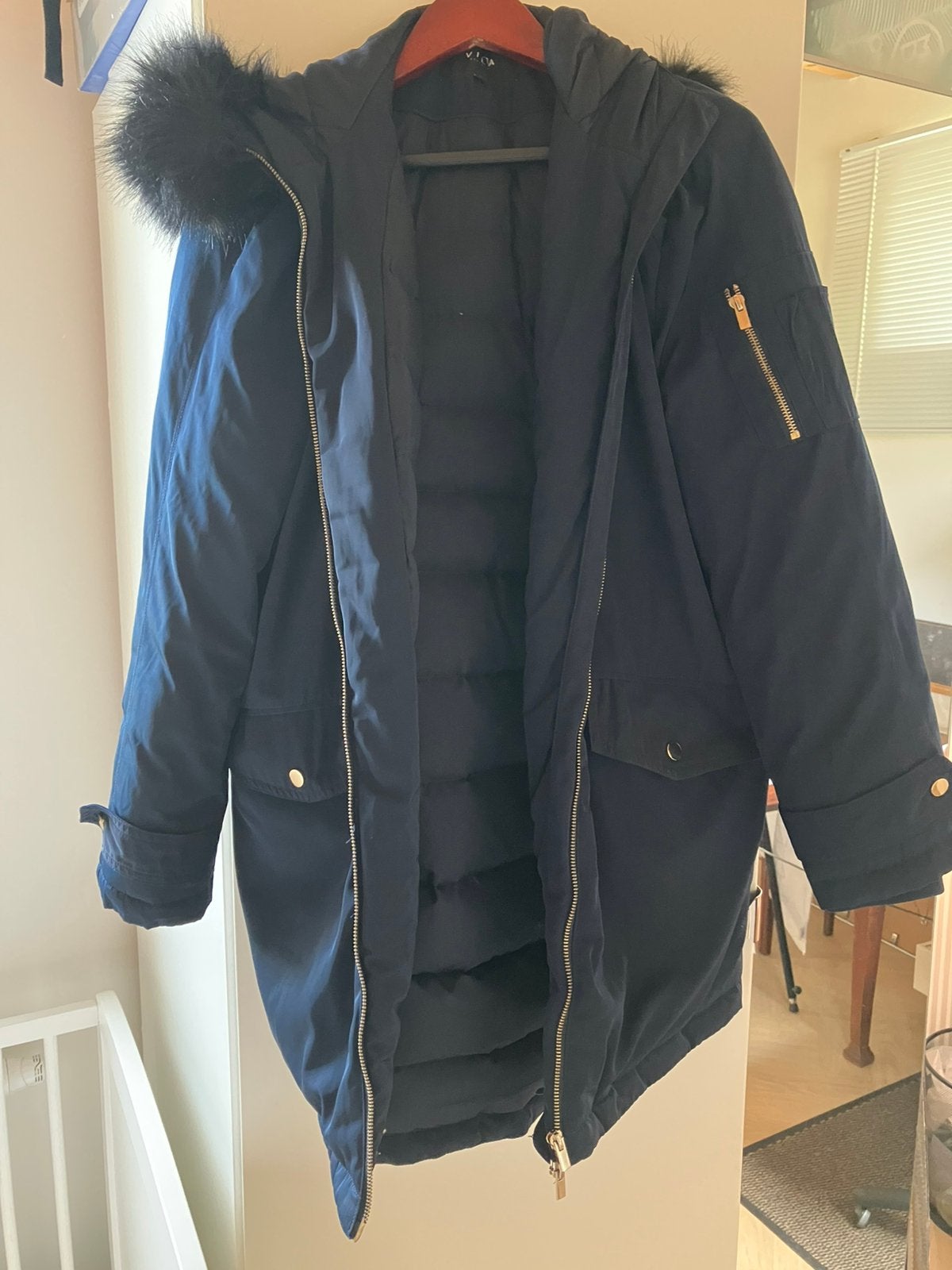 Vila blauwe winterjas met capuchon mt. L zga nieuw, Ophalen, Zo goed als nieuw, Maat 38/40 (M), Blauw