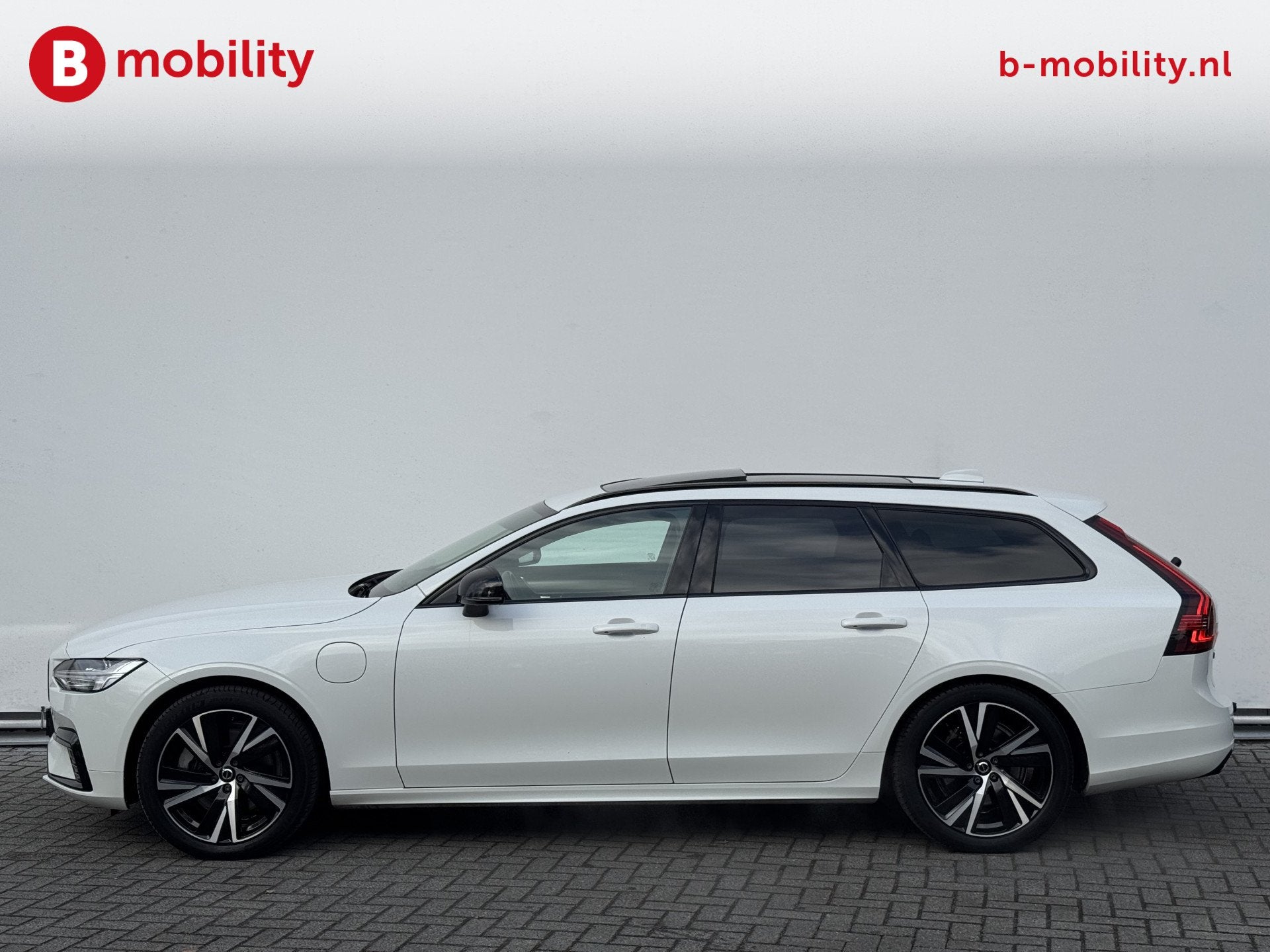 Volvo V90 2.0 T6 AWD R-Design Trekhaak 2.100kg Head Up Harma, Auto's, Automaat, 4 cilinders, 1969 cc, Wit