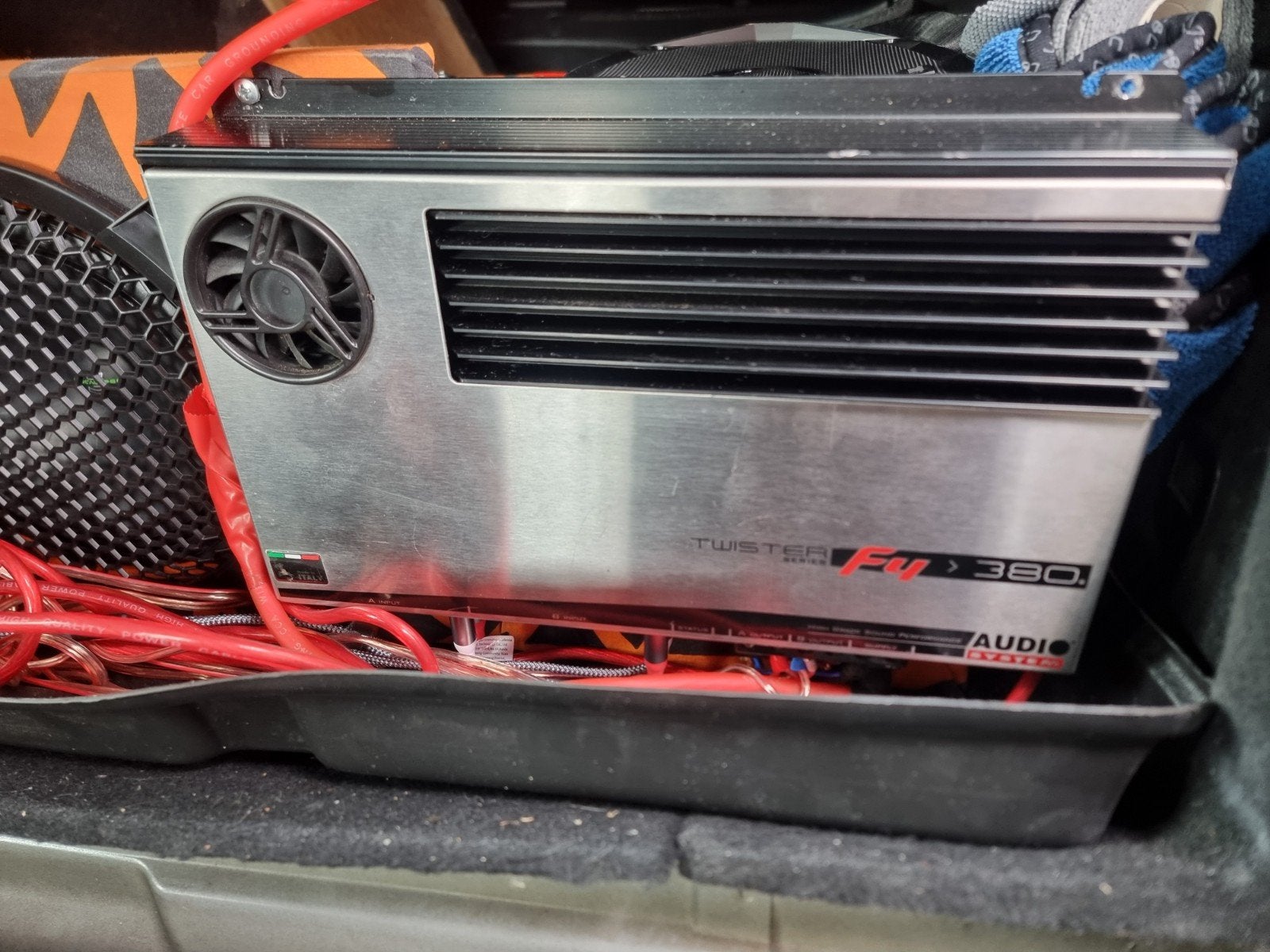 Audio System Twister F4-380 Versterker - Perfecte Staat, Auto diversen, Autospeakers, Ophalen, Zo goed als nieuw