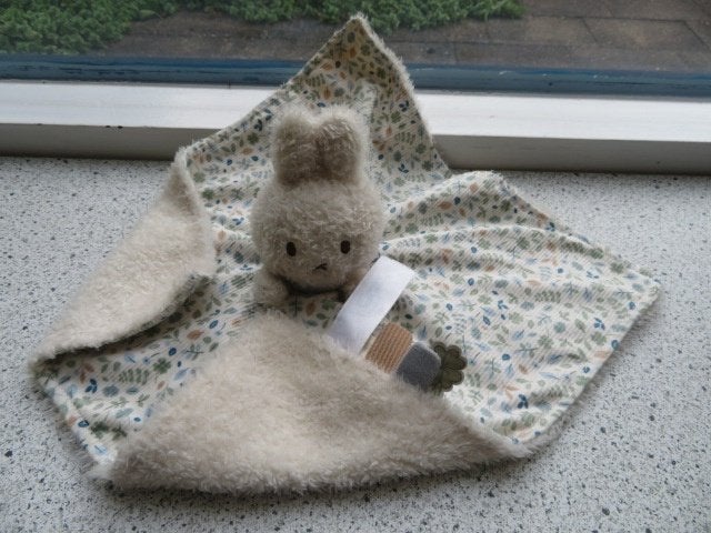 Knuffeldoek Nijntje Miffy merk Little Dutch gebloemd blauw, Kinderen en Baby's, Little Dutch, Konijn, Nijntje, Ophalen of Verzenden