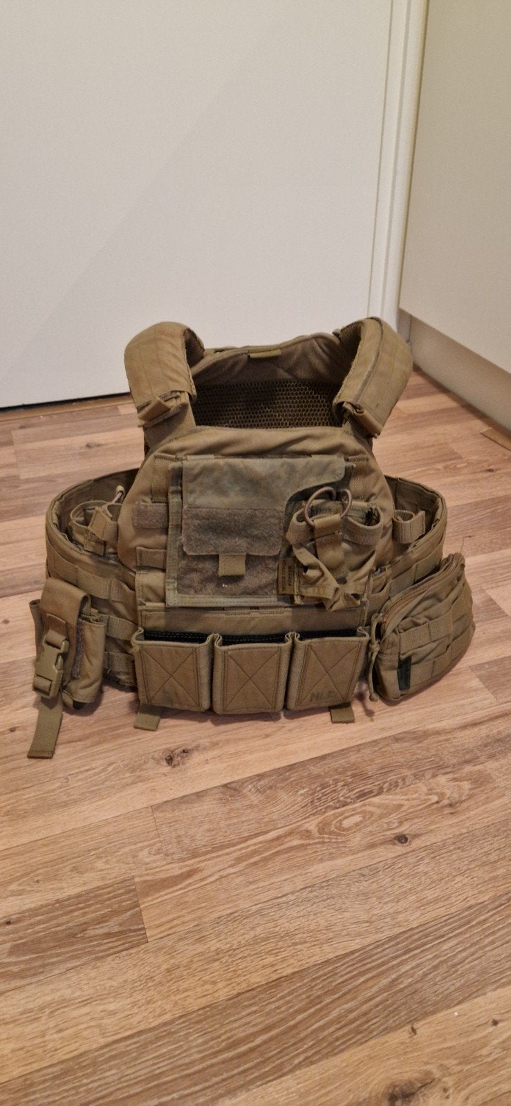 Warrior plate carrier met pouches, Verzamelen, Militaria | Algemeen, Ophalen of Verzenden, Landmacht, Nederland