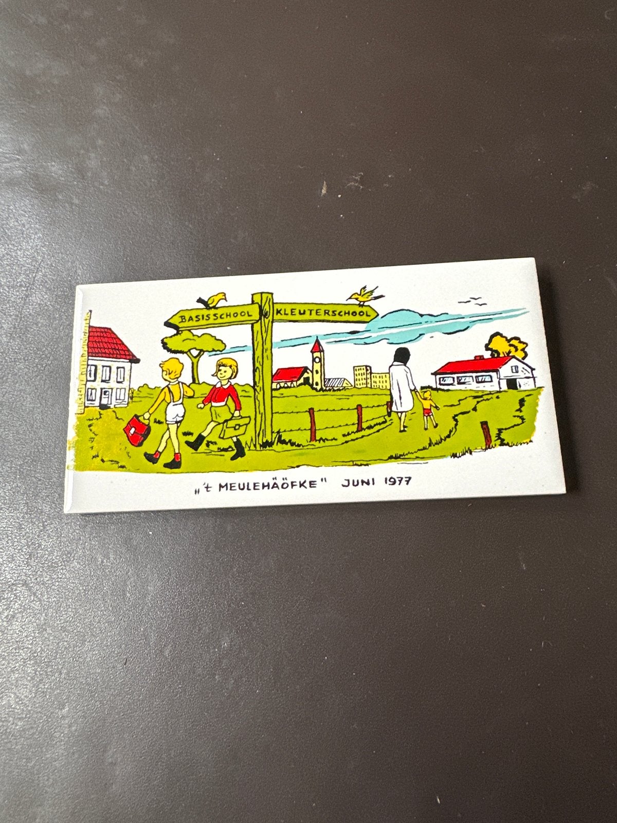 Vintage Tegeltje 't Meulehöfke Juni 1977 - Basisschool, Antiek en Kunst, Ophalen of Verzenden