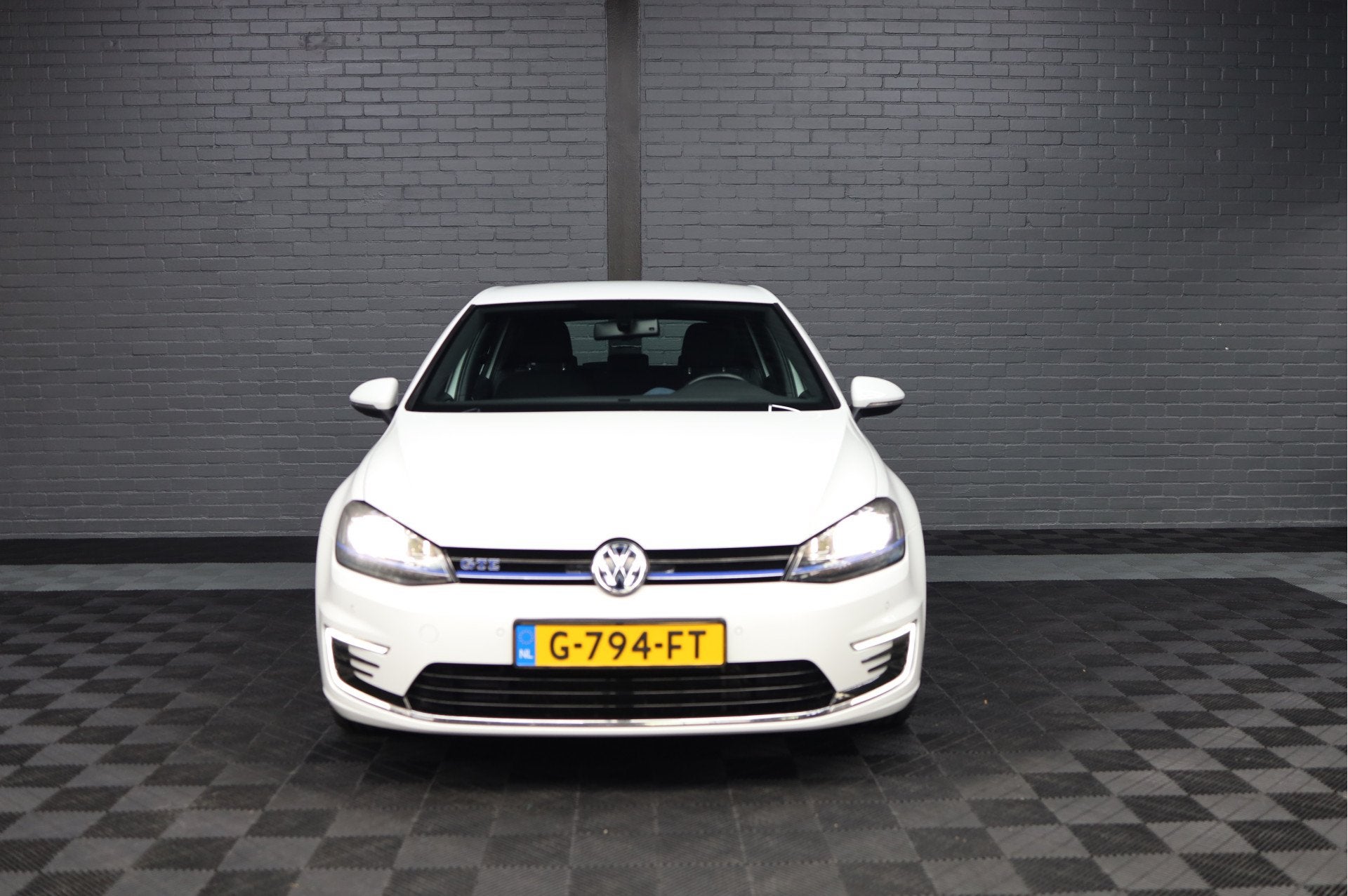 Volkswagen Golf 1.4 TSI GTE | LM VELGEN | AUTOMAAT | TREKHAA, Auto's, Stof, Gebruikt, 4 cilinders, Wit