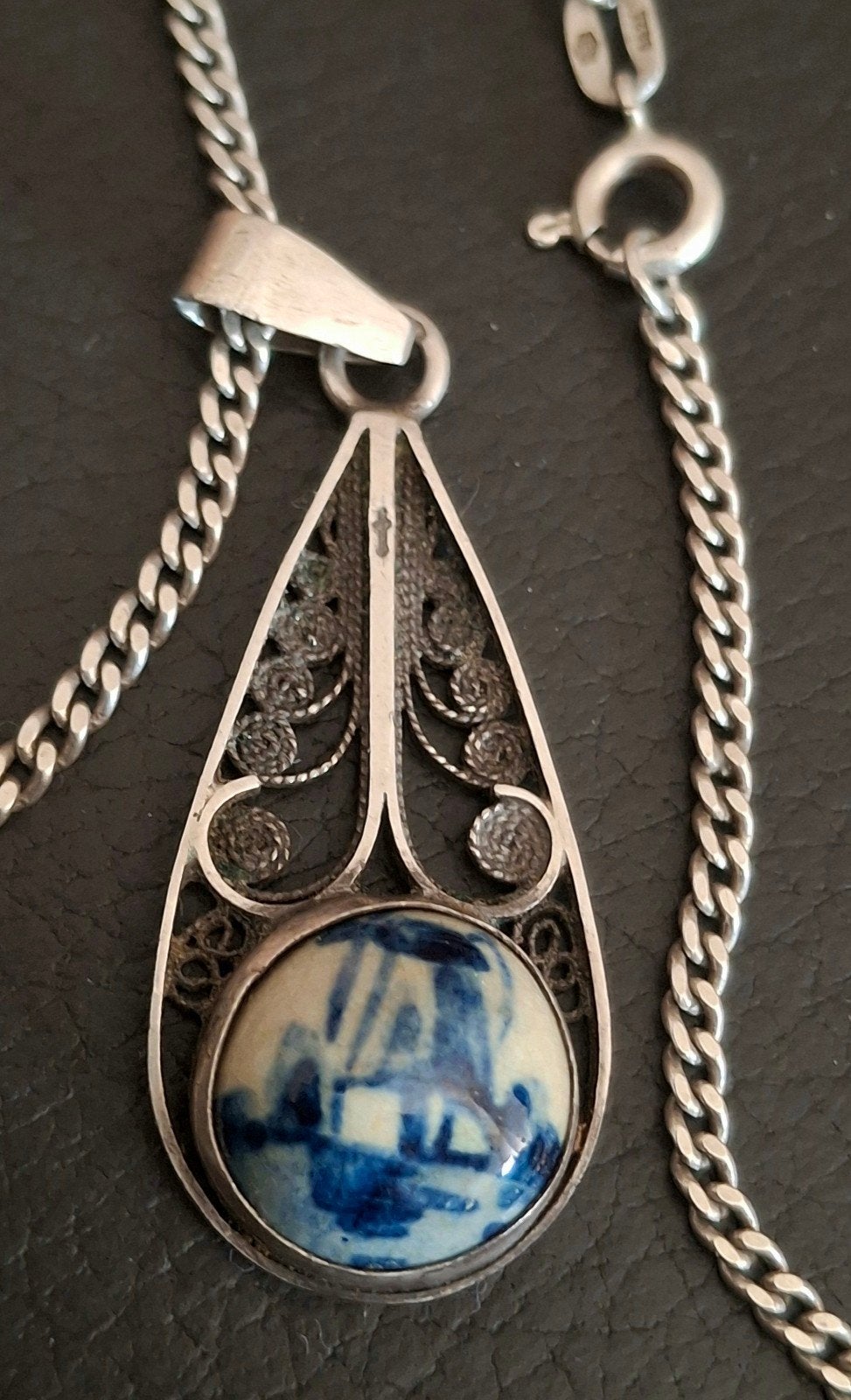Zilveren ketting met handgemaakte hanger, blauwe molensteen, Gebruikt, Blauw, Ophalen of Verzenden, Met edelsteen