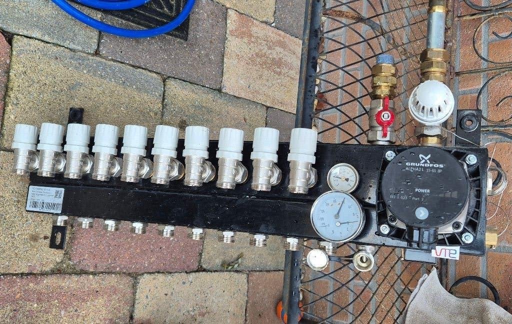 Vloerverwarming verdeler 10 groepen grundfos alpha2l, Doe-het-zelf en Verbouw, Ophalen, Gebruikt, Minder dan 30 cm, Hoog rendement (Hr)