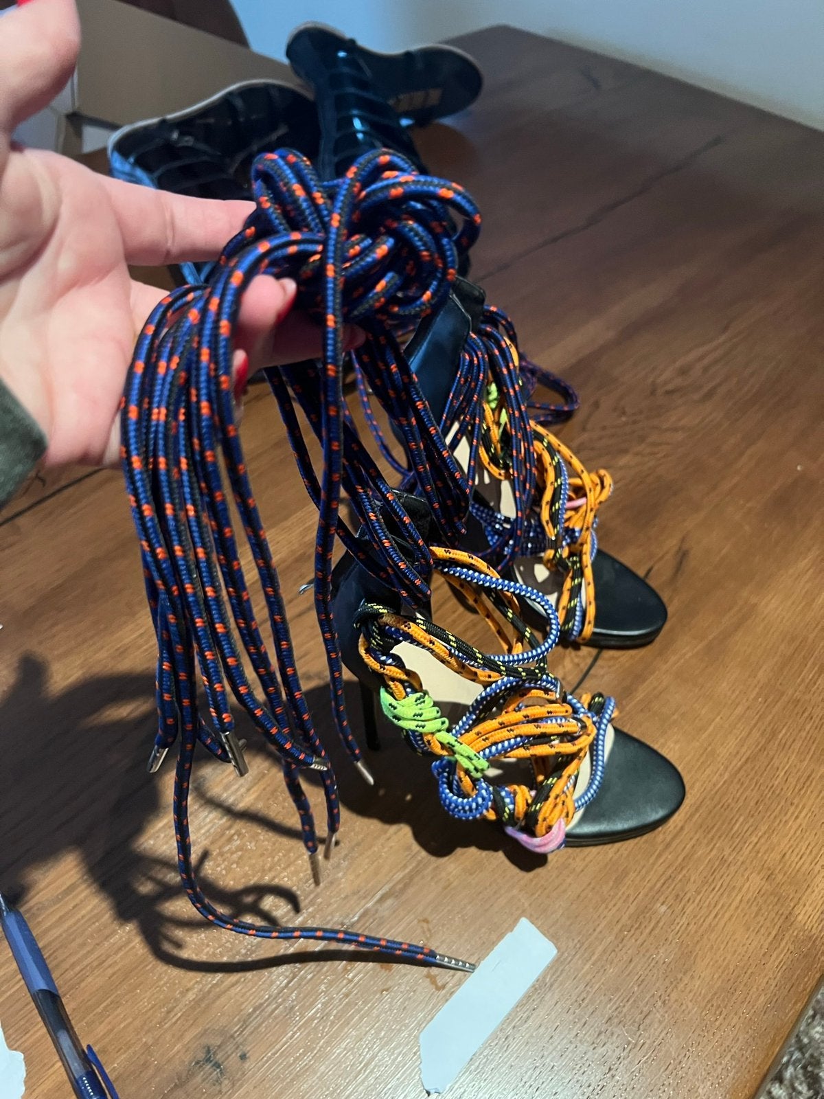 Mooie hakken met gekleurde elastische veters 39 zgan, Overige kleuren, Ophalen of Verzenden, Zo goed als nieuw, Schoenen met hoge hakken