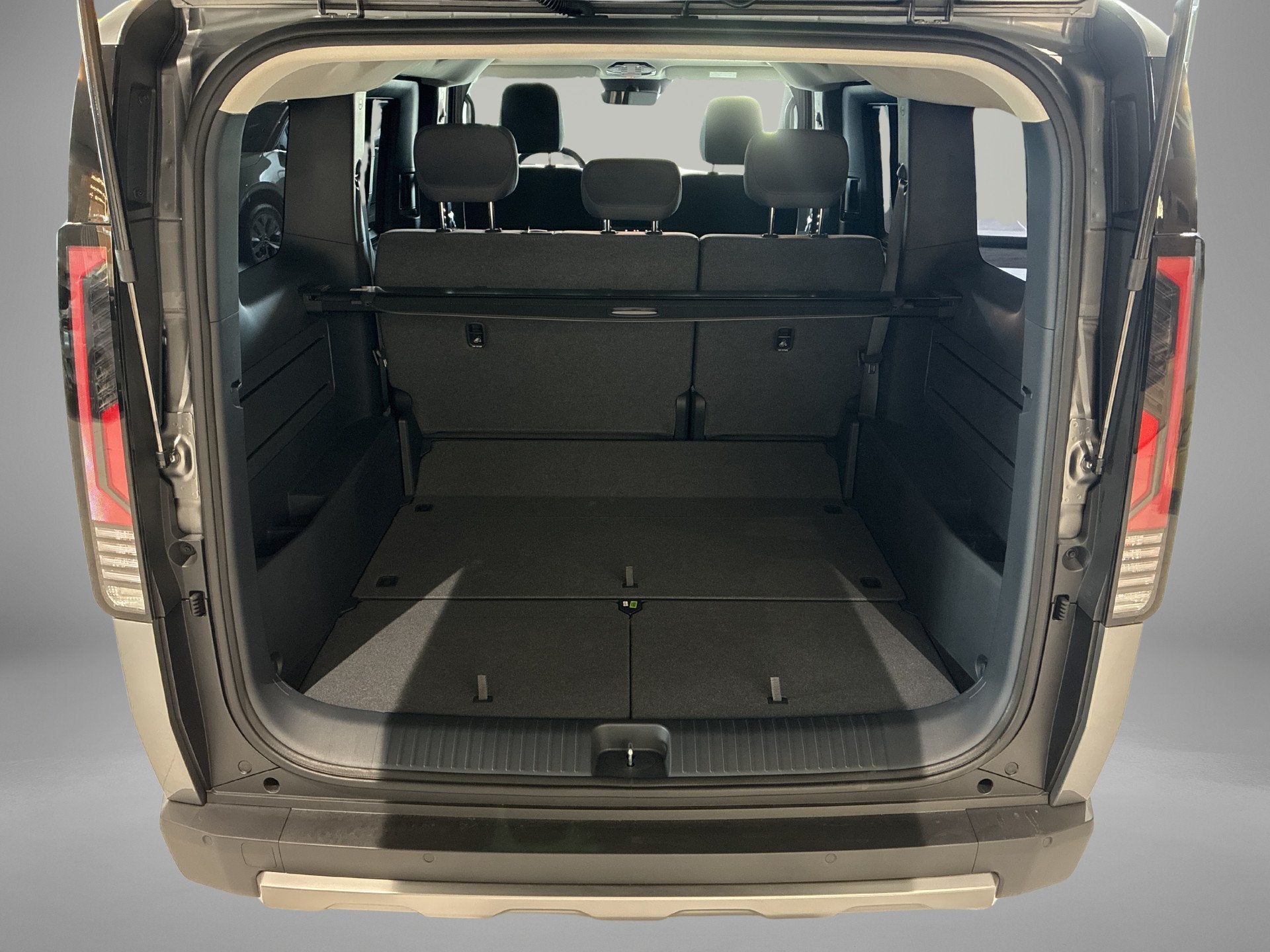 Kia PV5 Passenger Elite 71.2 kWh | Company Car | 10 Jaar Gar, 22 min, 163 pk, Grijs, 388 min