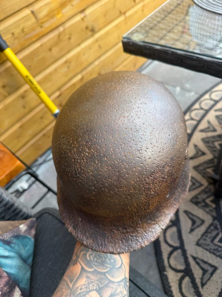 Oude militaire helm - mogelijk WOII bodemvondst, Ophalen of Verzenden, Landmacht, Helm of Baret