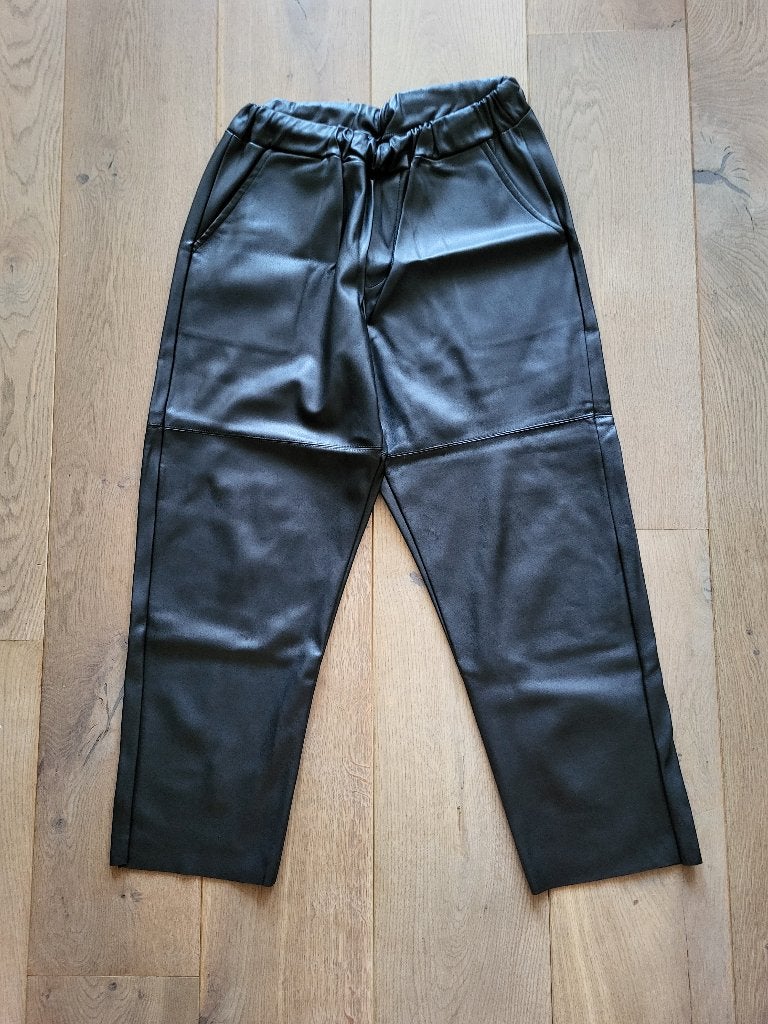 Zwarte nep leren broek maat L, Kleding | Dames, Broeken en Pantalons, Zwart, Maat 42/44 (L), Ophalen of Verzenden, Zo goed als nieuw