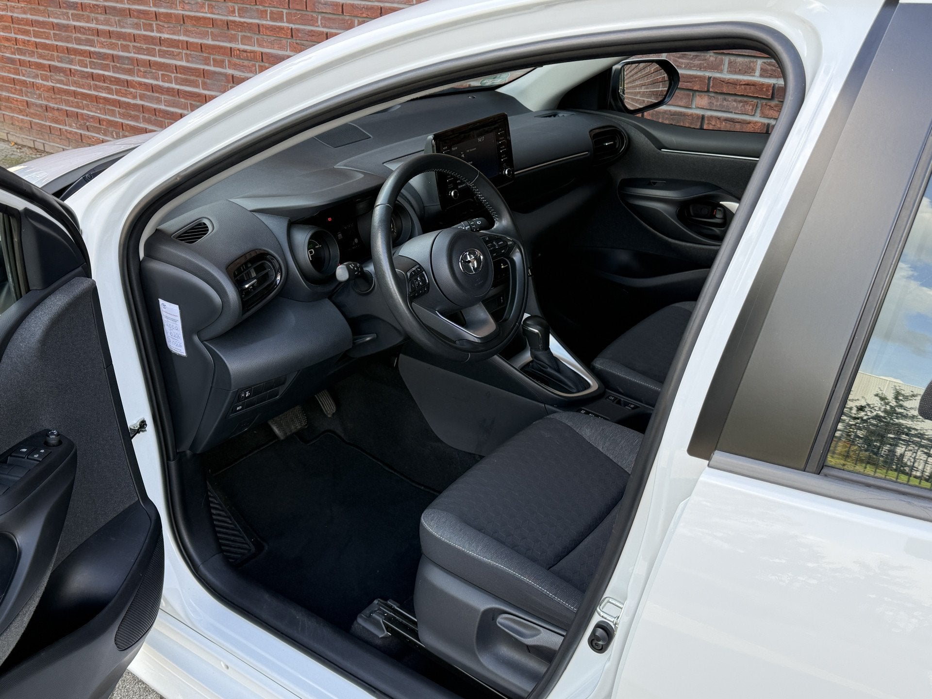 Toyota Yaris 1.5 Hybrid Dynamic 1e eigenaar NL Auto, Auto's, 12 maanden, 450 kg, Gebruikt, Euro 6