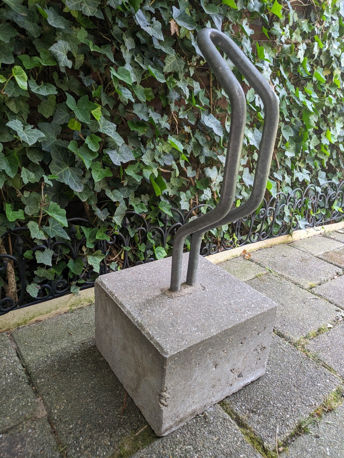 Fietsenrek met betonnen voet, Ophalen, Gebruikt