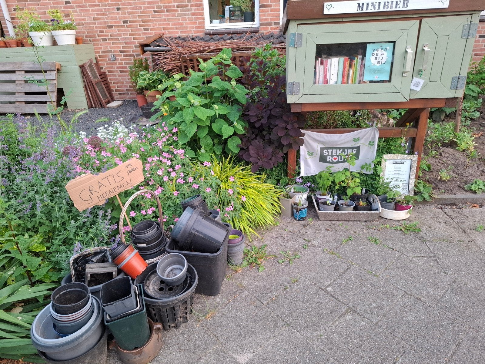 Gratis diverse soorten potten, Tuin en Terras, Bloempotten, Kunststof, Rond, Minder dan 40 cm, Ophalen