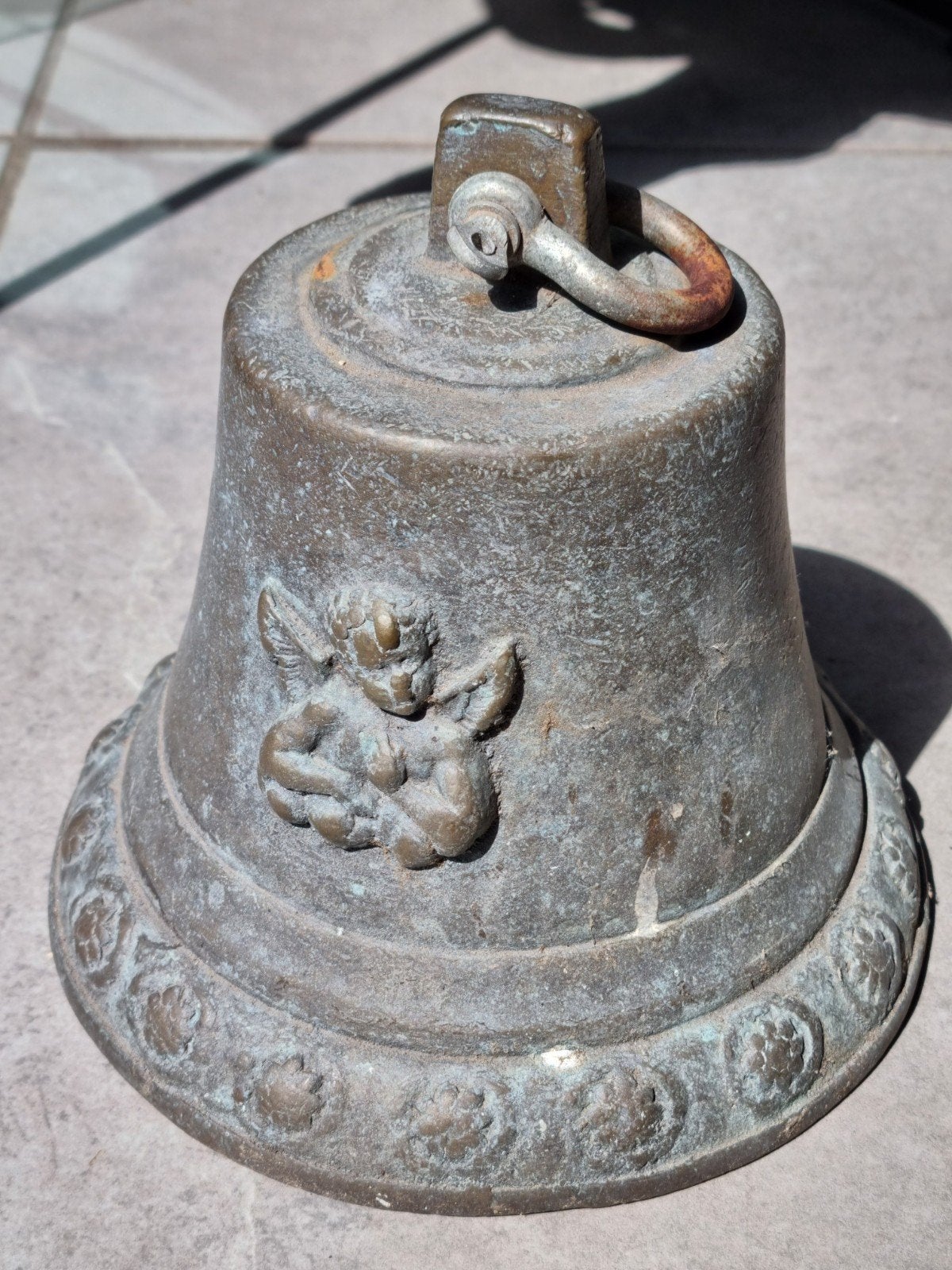 Antieke bronzen bel met engel reliëf - Heldere klank, Ophalen of Verzenden