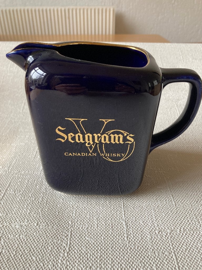 VO Seagram’s Canadian whisky kan. Arabia Made in Finland, Ophalen of Verzenden, Zo goed als nieuw, Gebruiksvoorwerp
