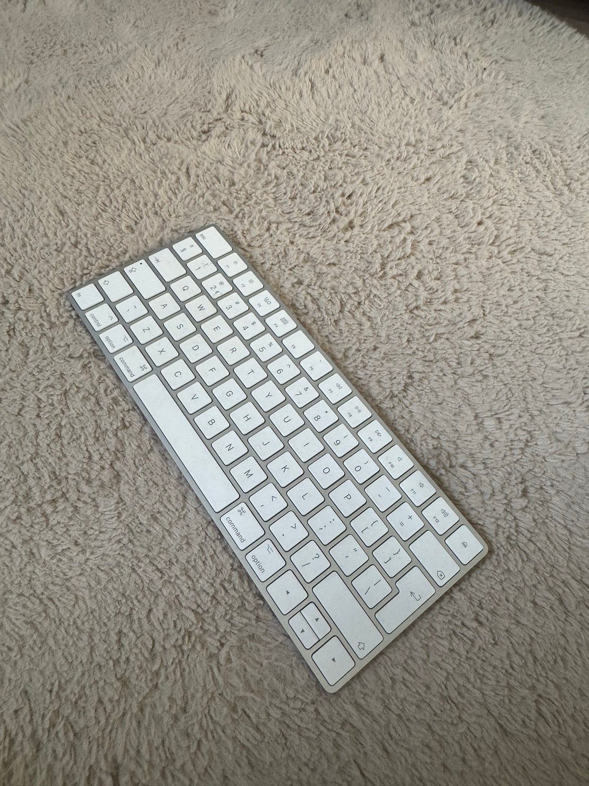 Apple Magic Keyboard - Draadloos en Compact, Computers en Software, Toetsenborden, Gebruikt, Qwerty, Draadloos, Ophalen of Verzenden