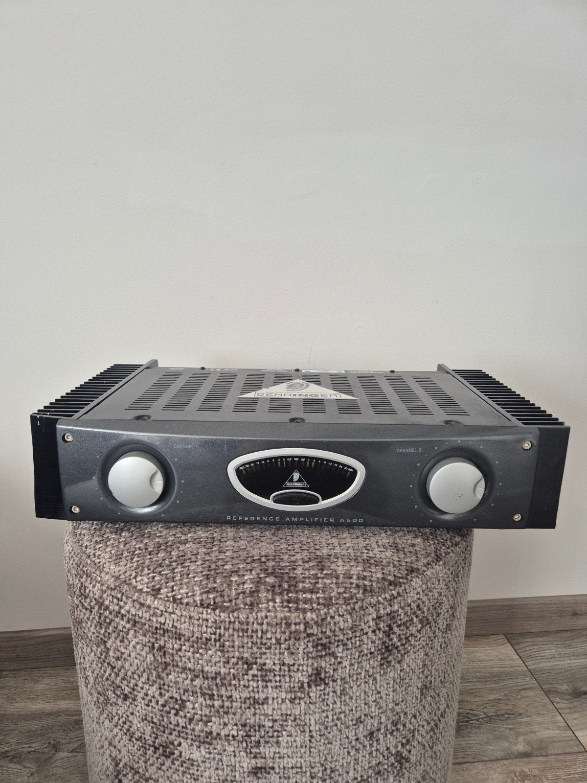 Behringer Reference Amplifier A500., Overige merken, Gebruikt, Ophalen of Verzenden, 120 watt of meer