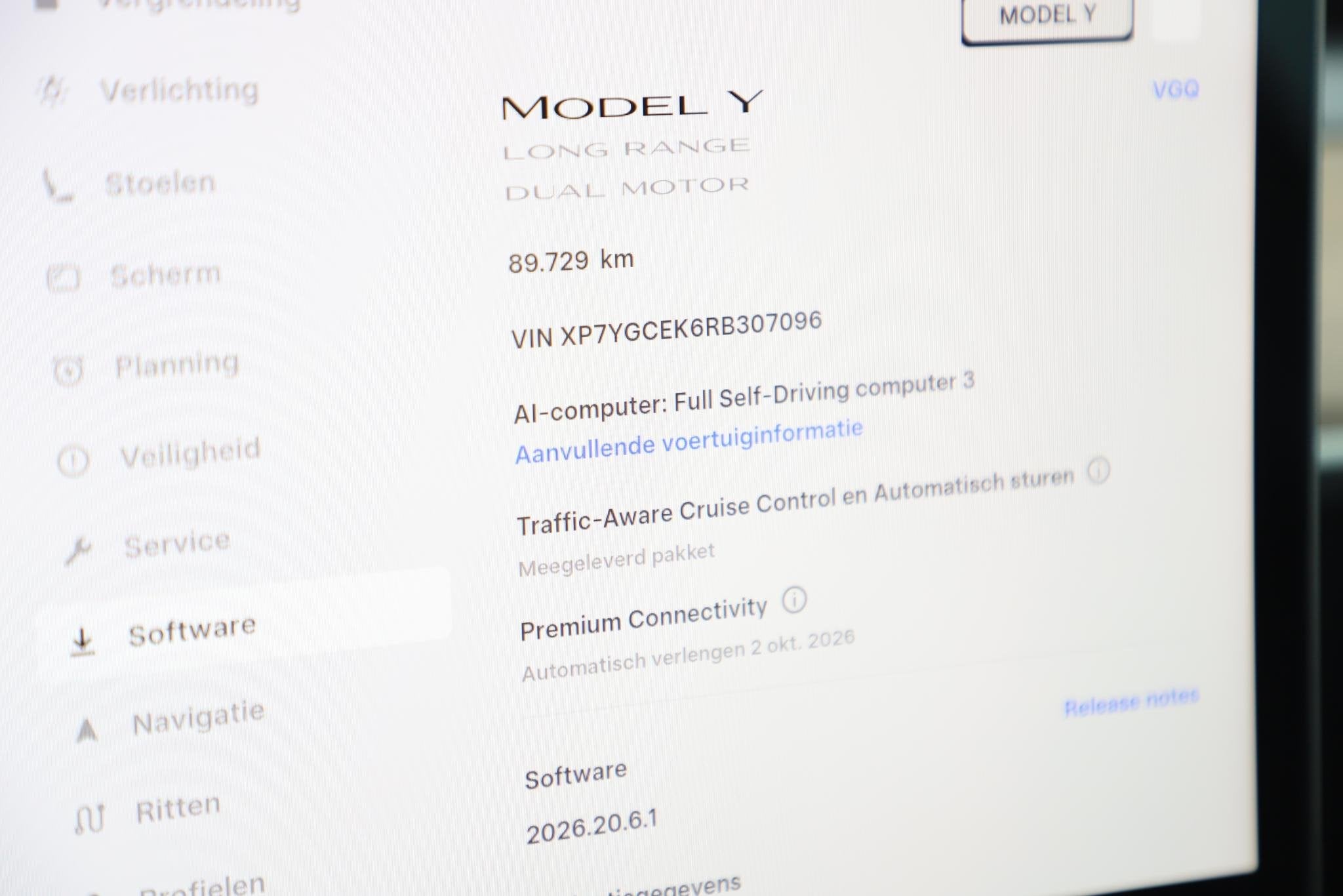 Foto 20 van Tesla Model Y Long Range AWD 75 kWh Afneembare Trekhaak Pano