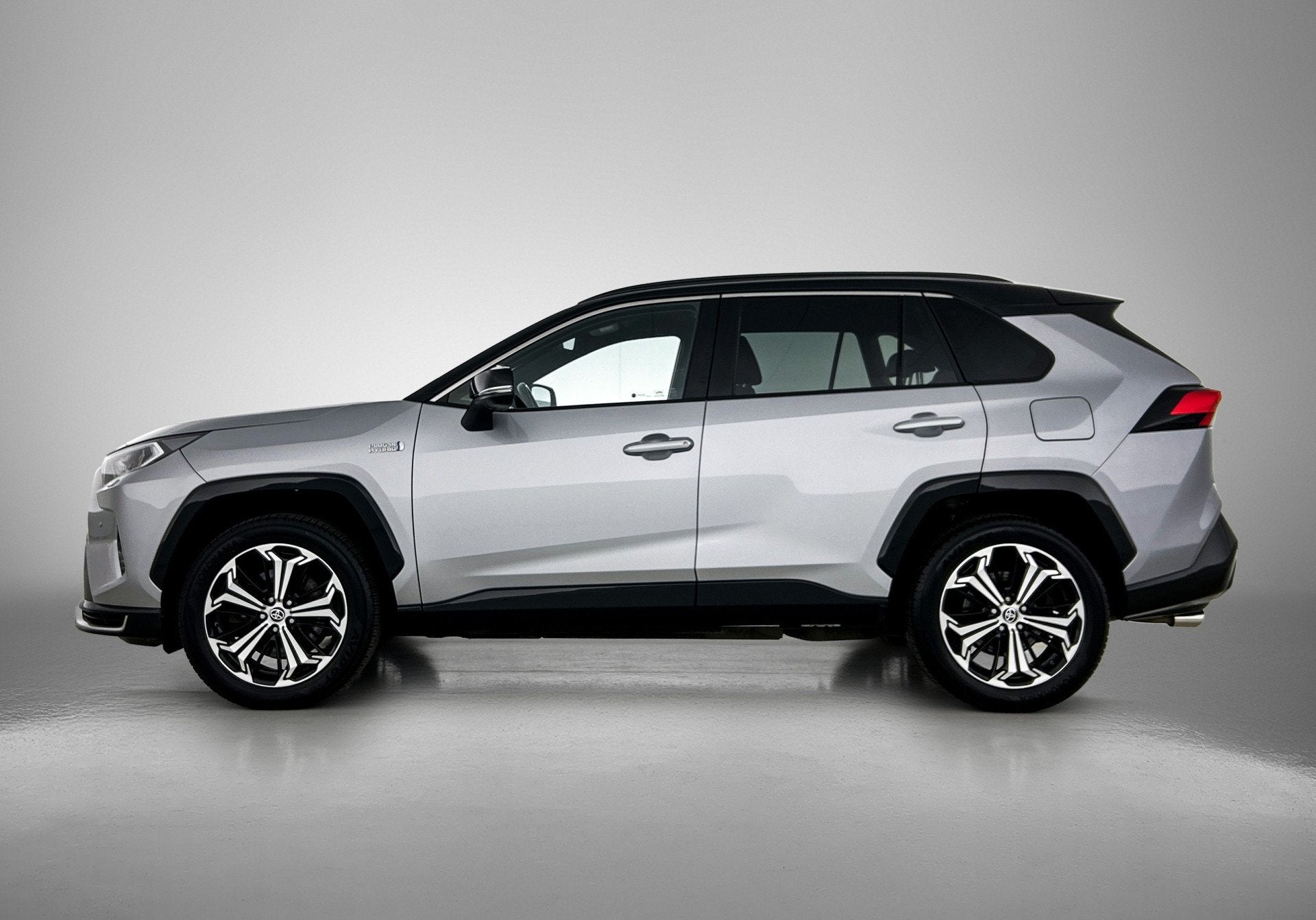 Toyota RAV4 2.5 Plug-in Hybrid AWD Bi-Tone Plus | BTW voertu, Automaat, Gebruikt, 4 cilinders, Adaptive Cruise Control